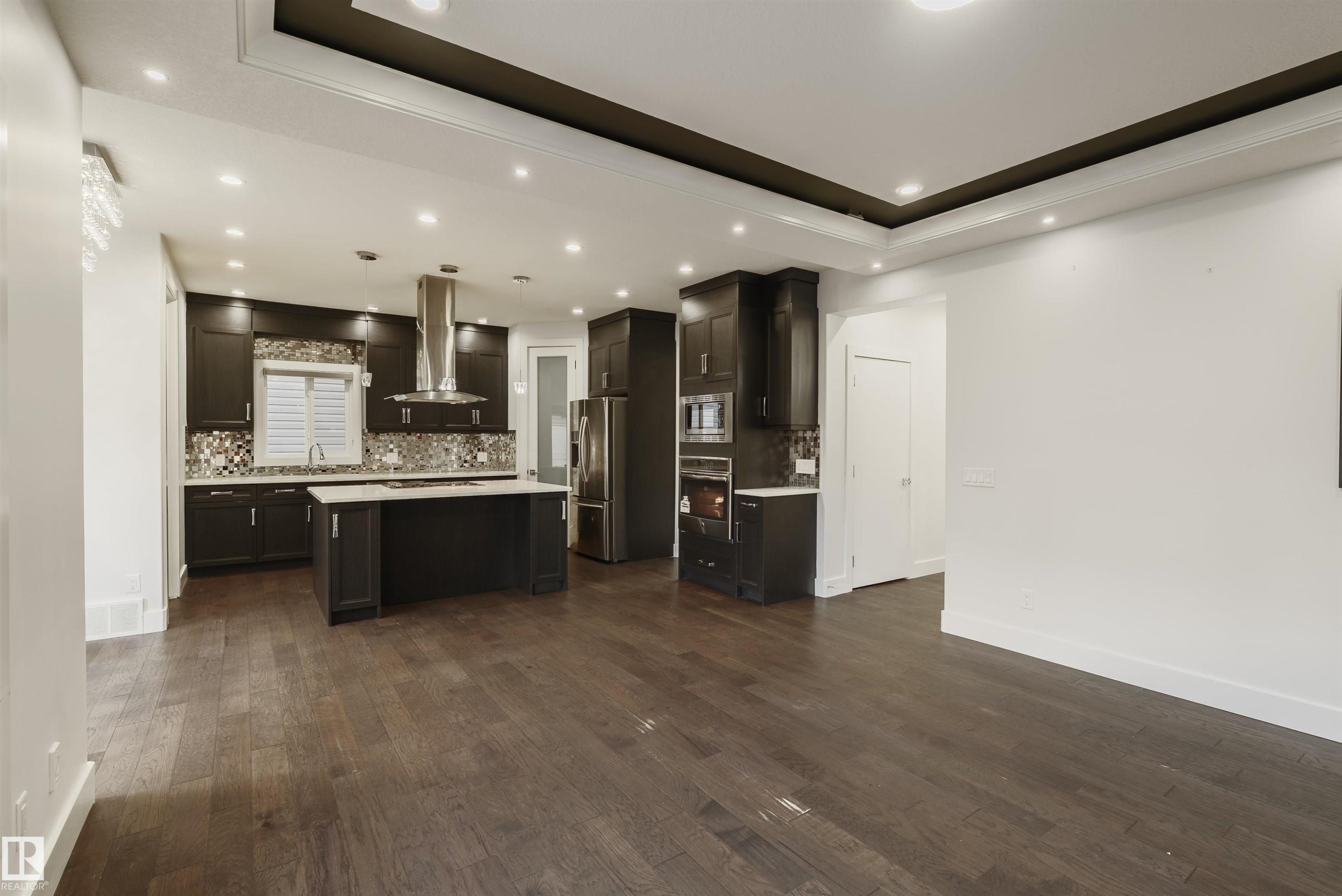 












2109 53 Street

,
Edmonton,




AB
T6X 1X3

