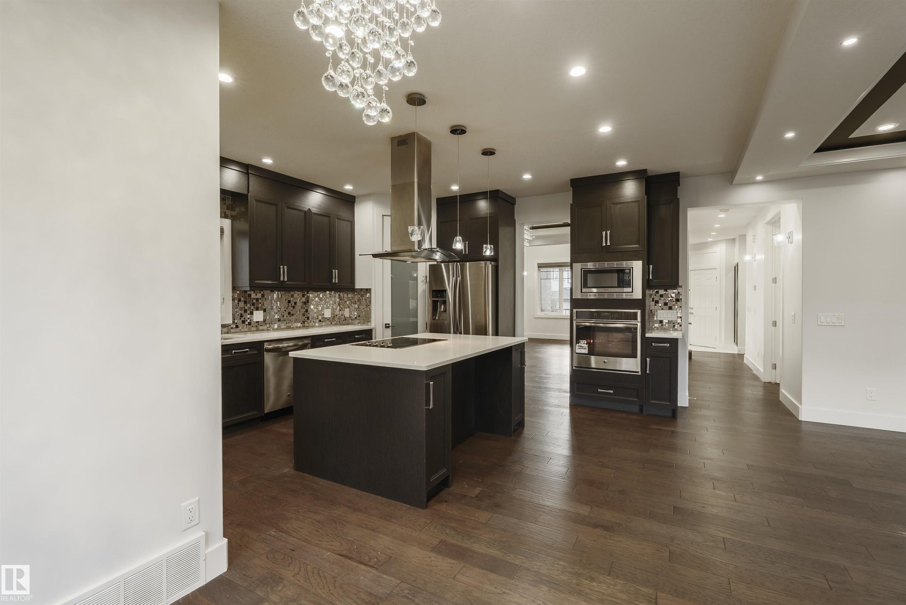 












2109 53 Street

,
Edmonton,




AB
T6X 1X3

