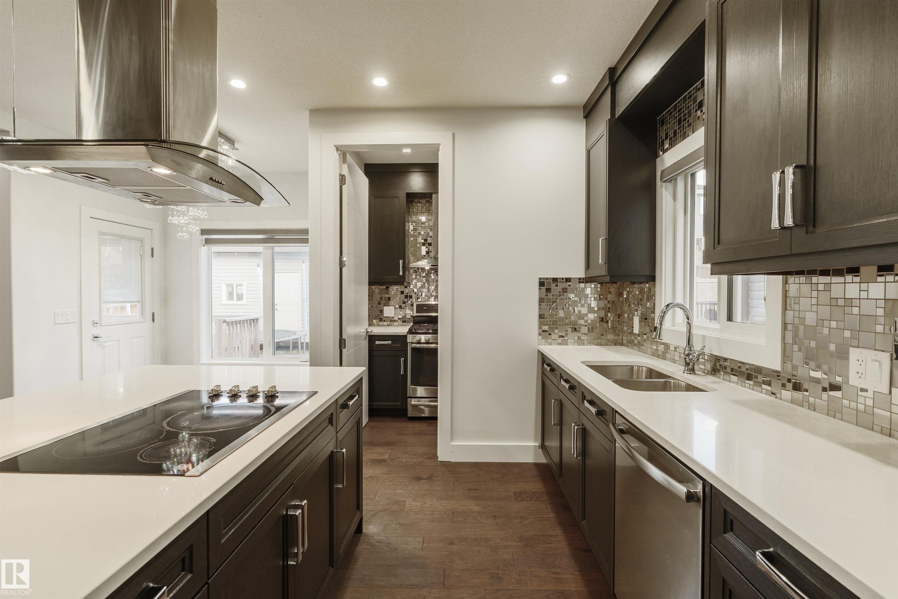 












2109 53 Street

,
Edmonton,




AB
T6X 1X3

