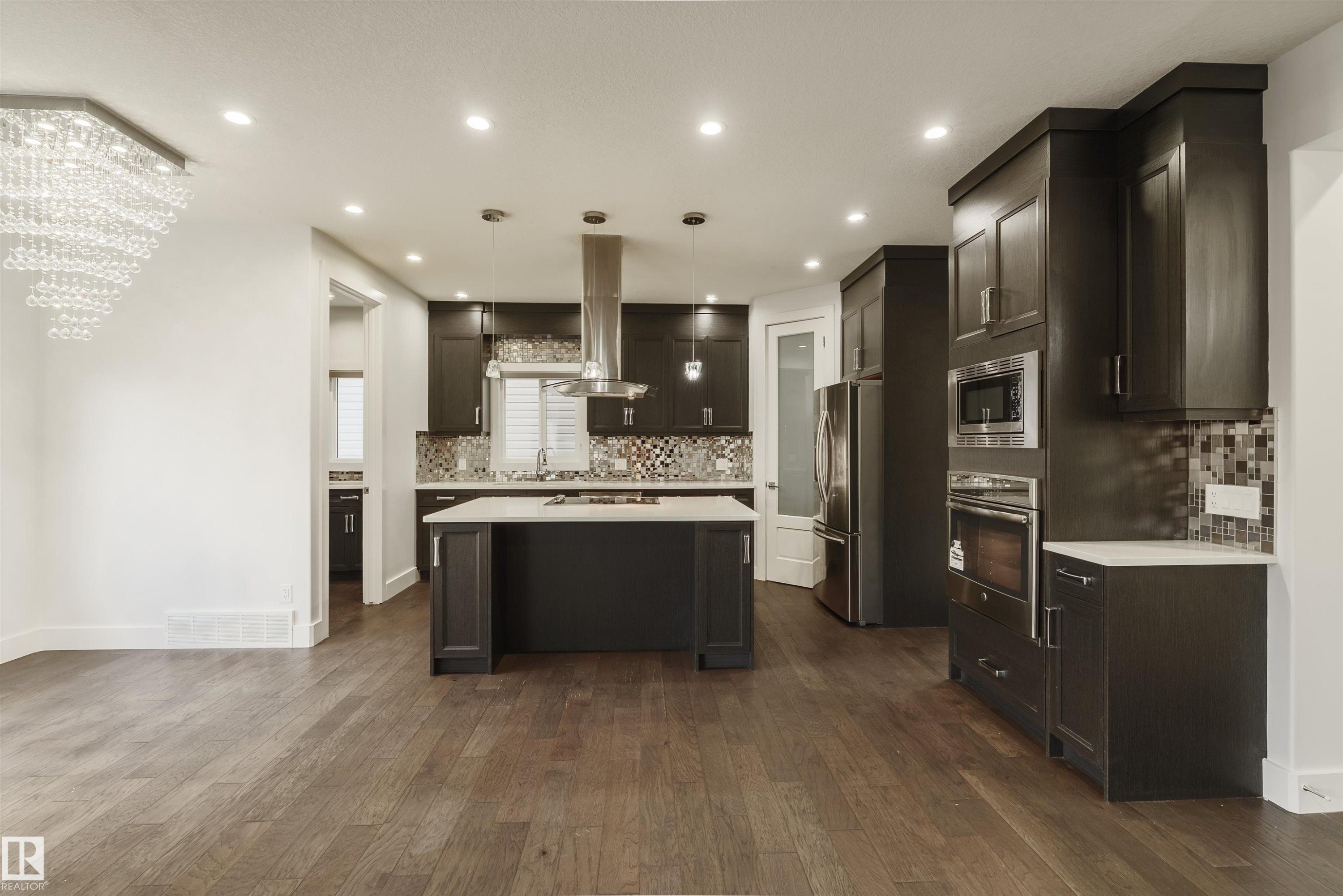 












2109 53 Street

,
Edmonton,




AB
T6X 1X3

