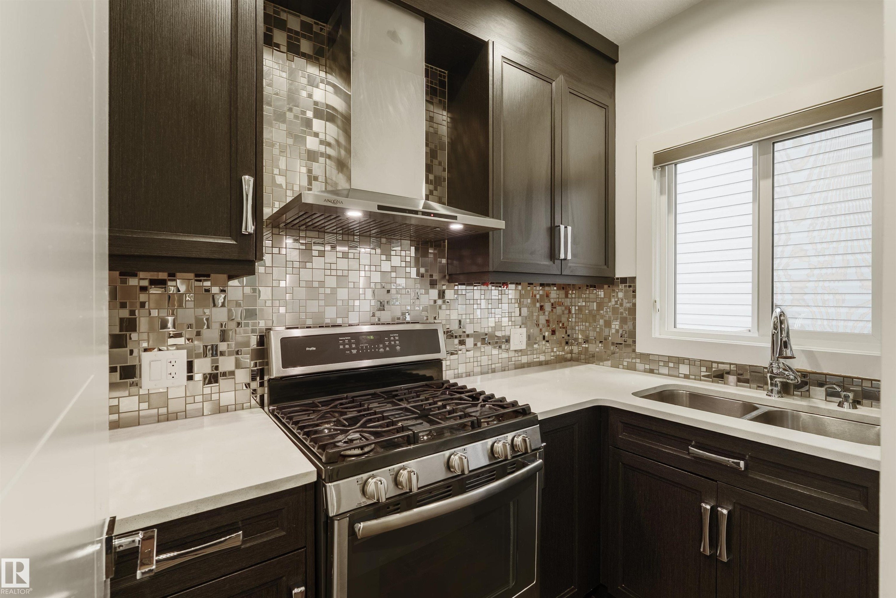 












2109 53 Street

,
Edmonton,




AB
T6X 1X3

