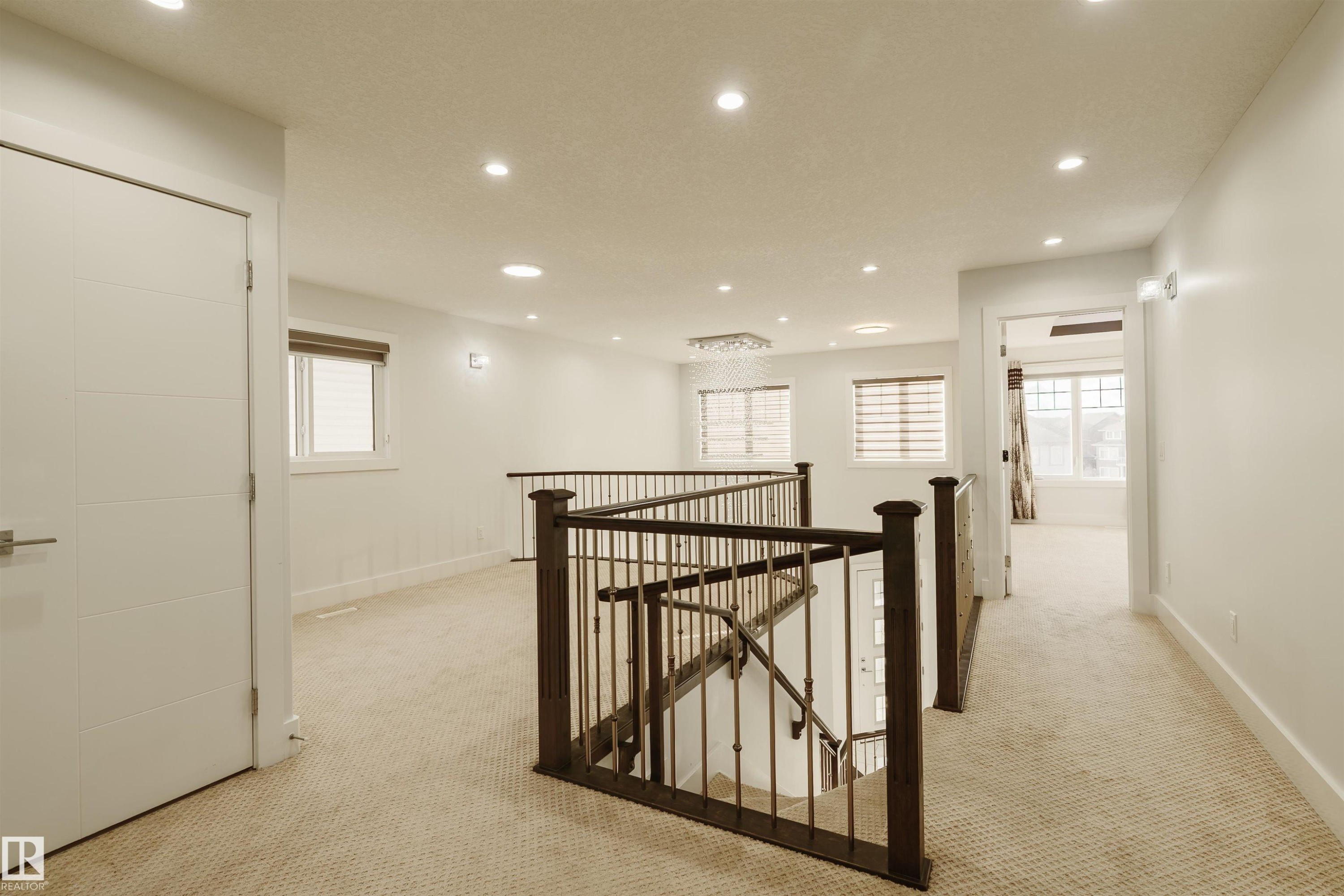 












2109 53 Street

,
Edmonton,




AB
T6X 1X3

