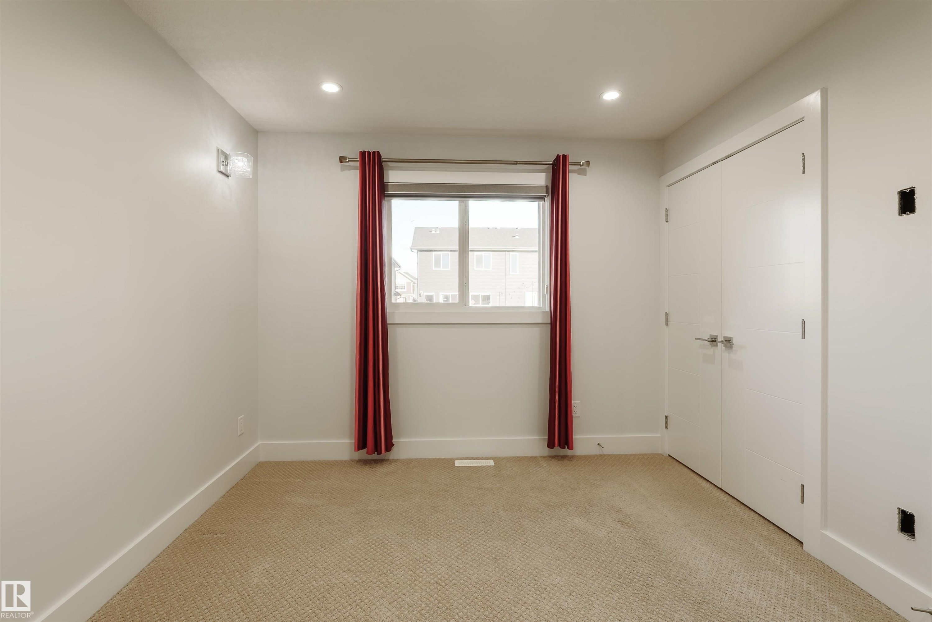 












2109 53 Street

,
Edmonton,




AB
T6X 1X3

