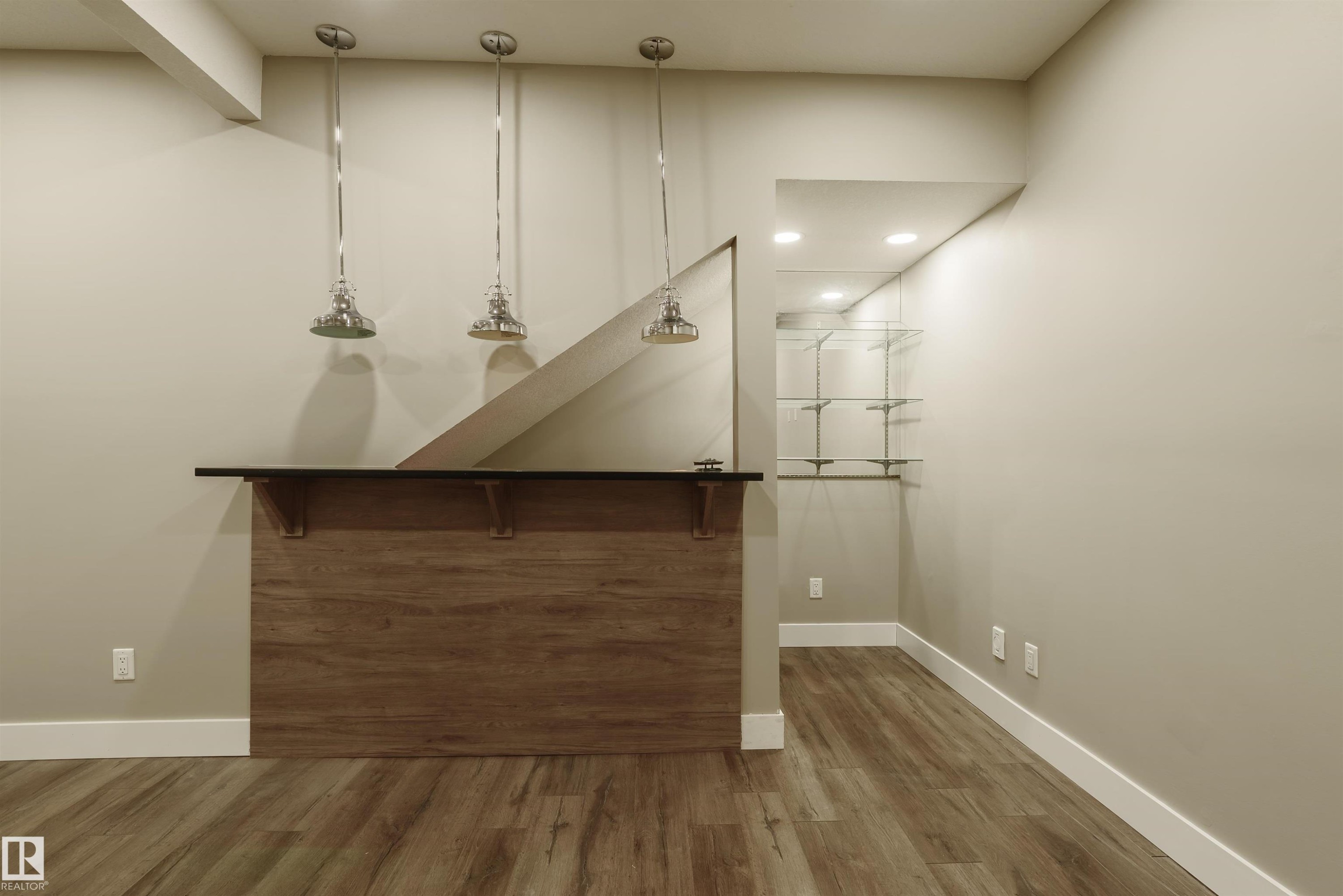 












2109 53 Street

,
Edmonton,




AB
T6X 1X3

