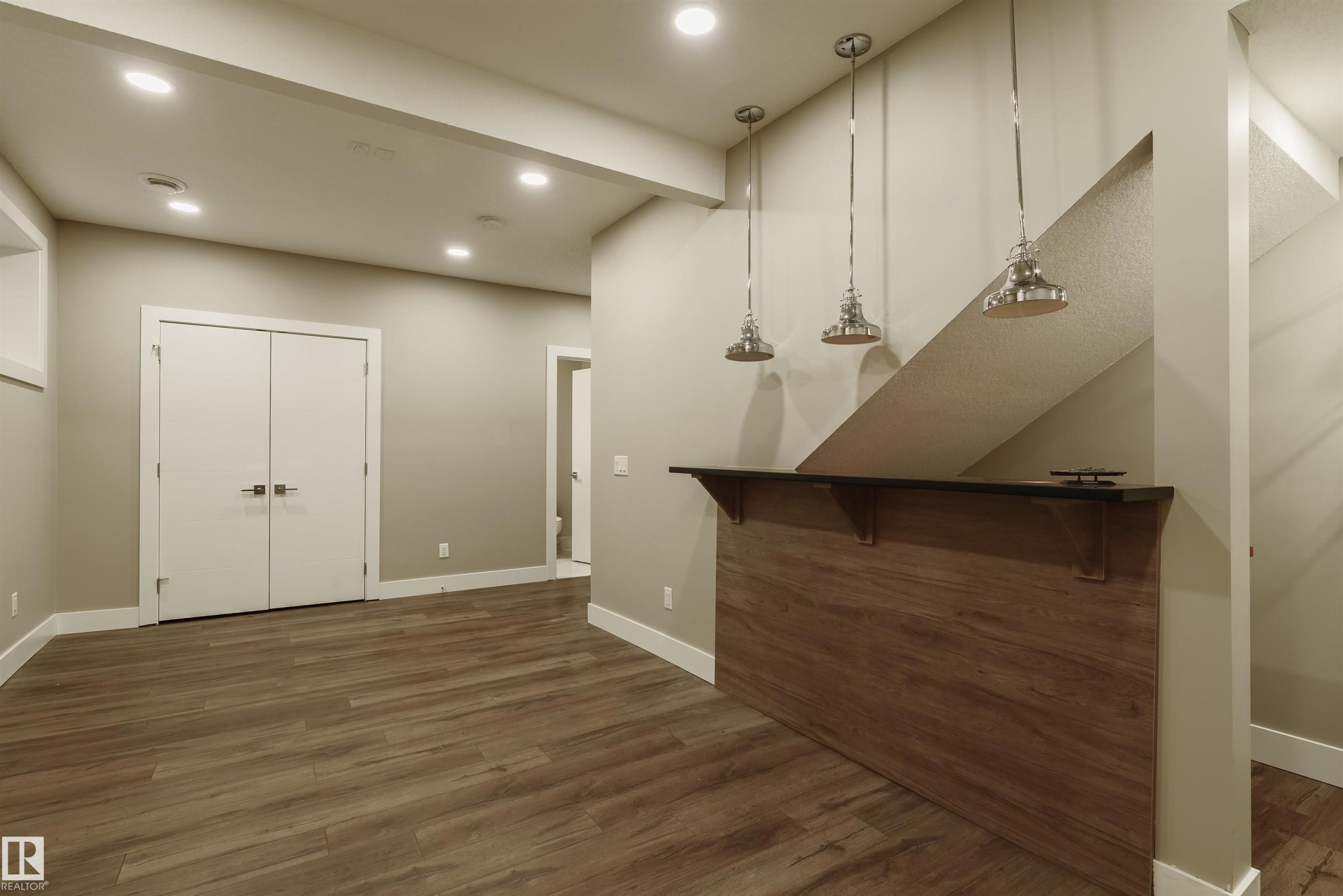 












2109 53 Street

,
Edmonton,




AB
T6X 1X3

