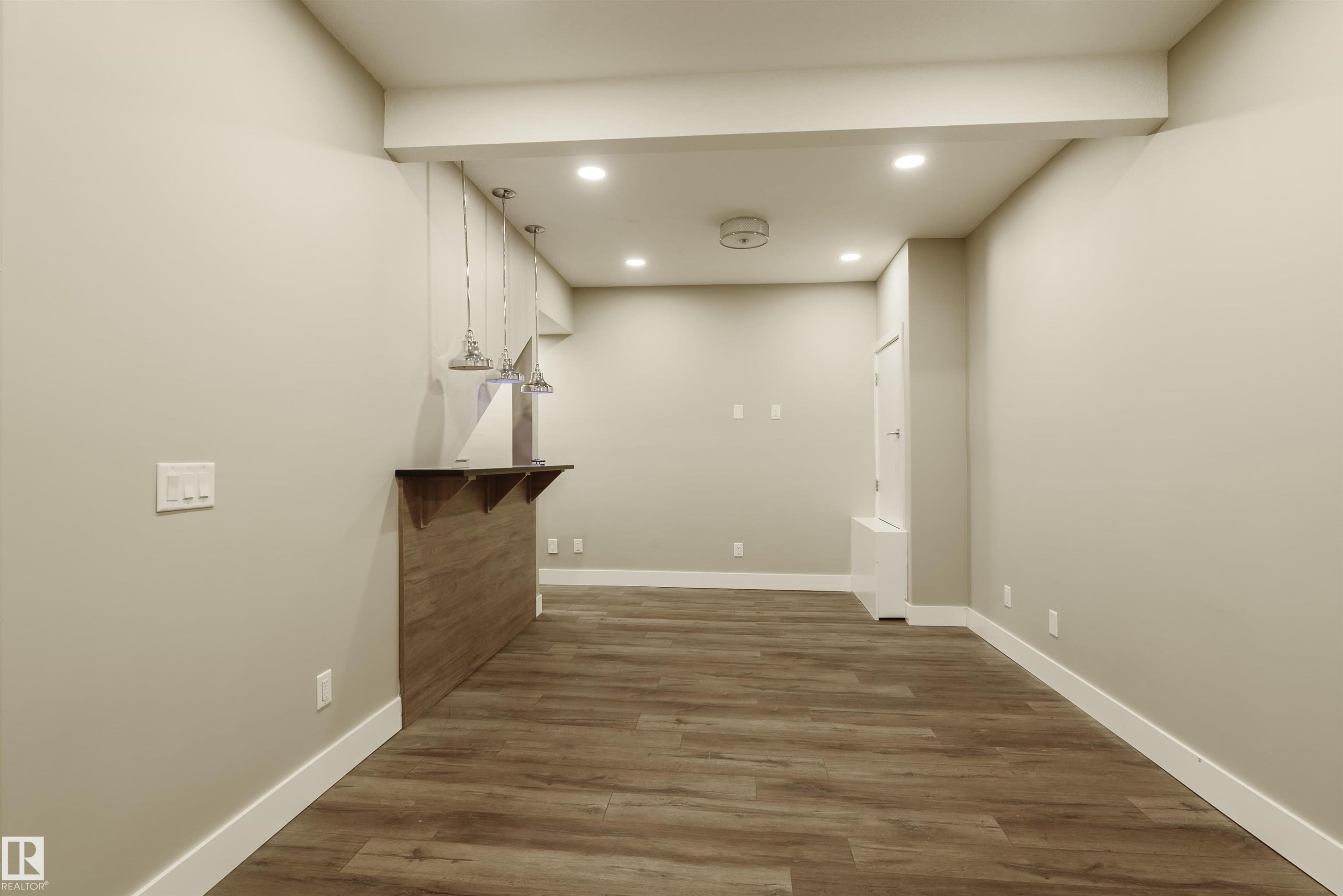 












2109 53 Street

,
Edmonton,




AB
T6X 1X3

