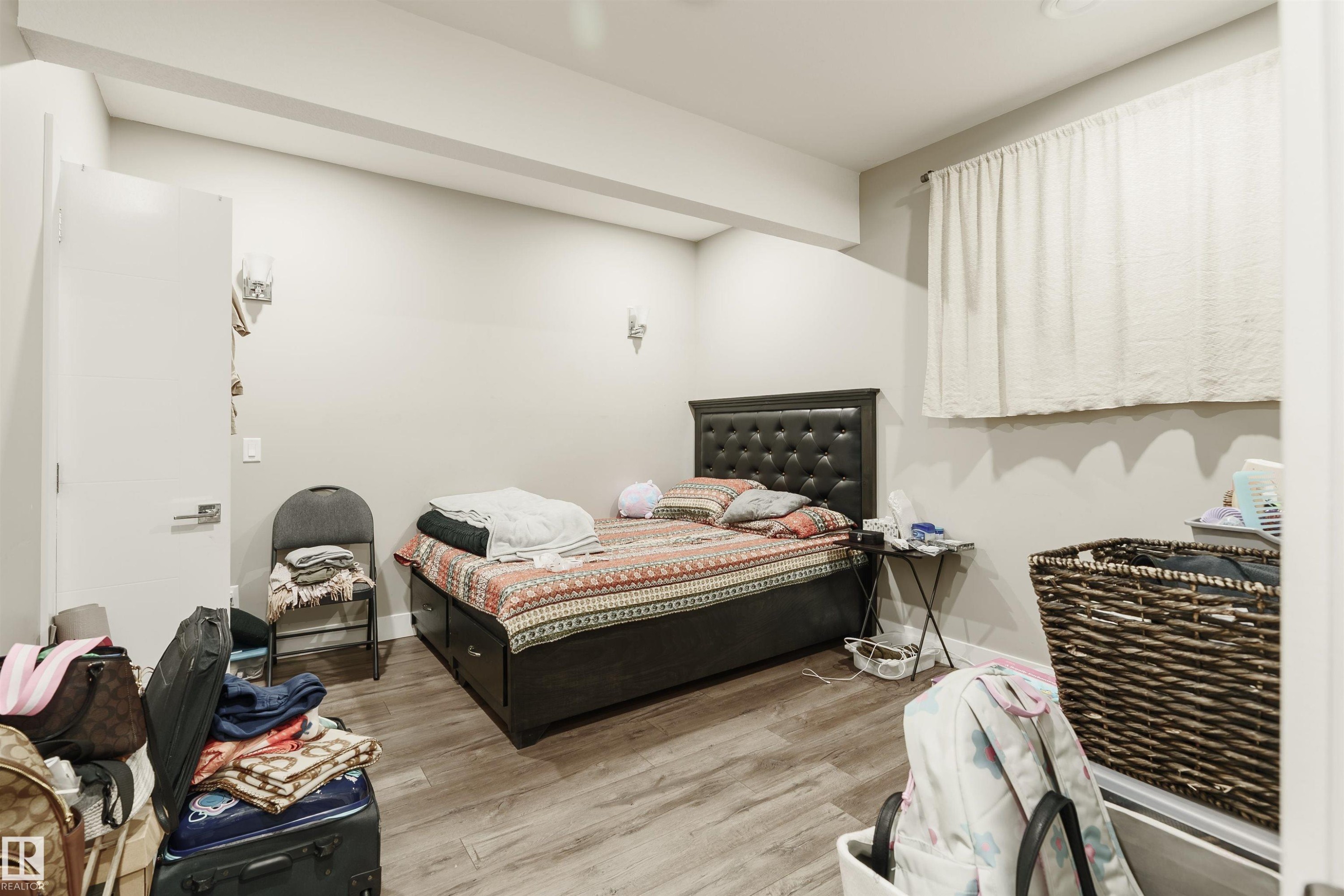 












2109 53 Street

,
Edmonton,




AB
T6X 1X3

