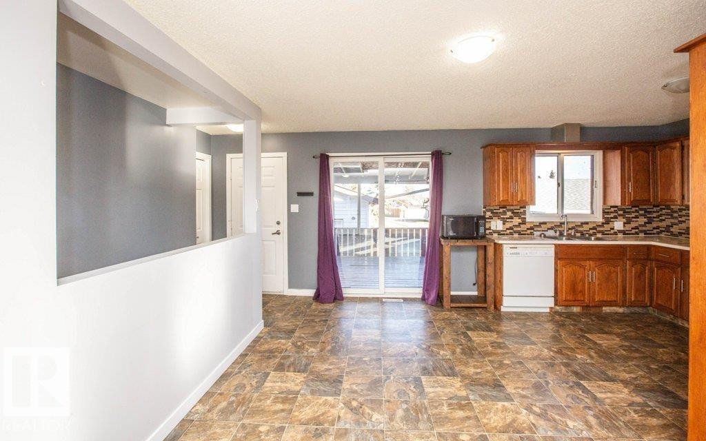 












11040 104 Street

,
Westlock,




AB
T7P 1G4

