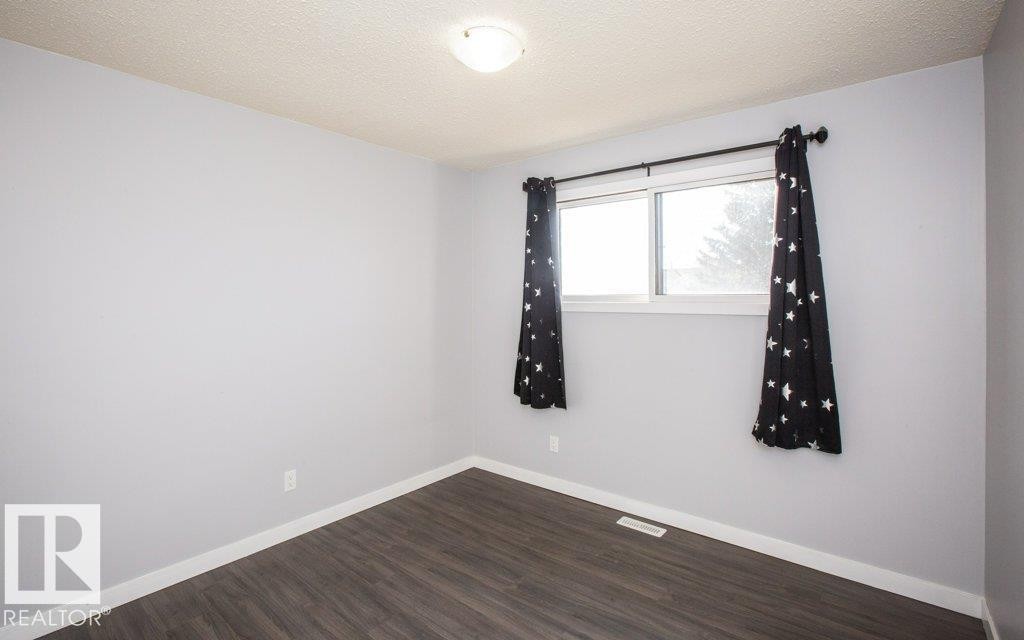 












11040 104 Street

,
Westlock,




AB
T7P 1G4

