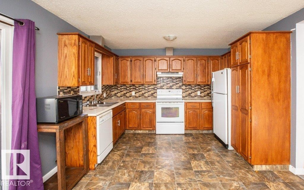 












11040 104 Street

,
Westlock,




AB
T7P 1G4

