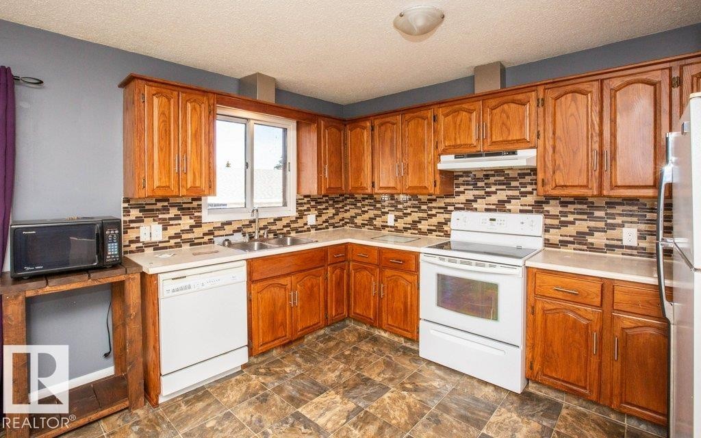 












11040 104 Street

,
Westlock,




AB
T7P 1G4

