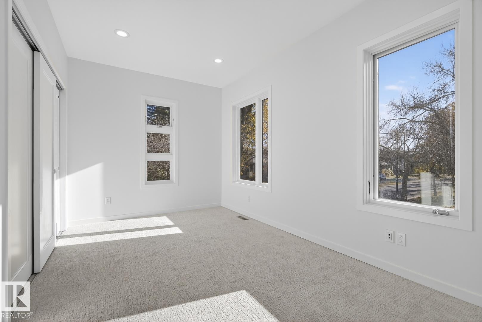 












14502 103 Avenue

,
Edmonton,




AB
T5W 0T4

