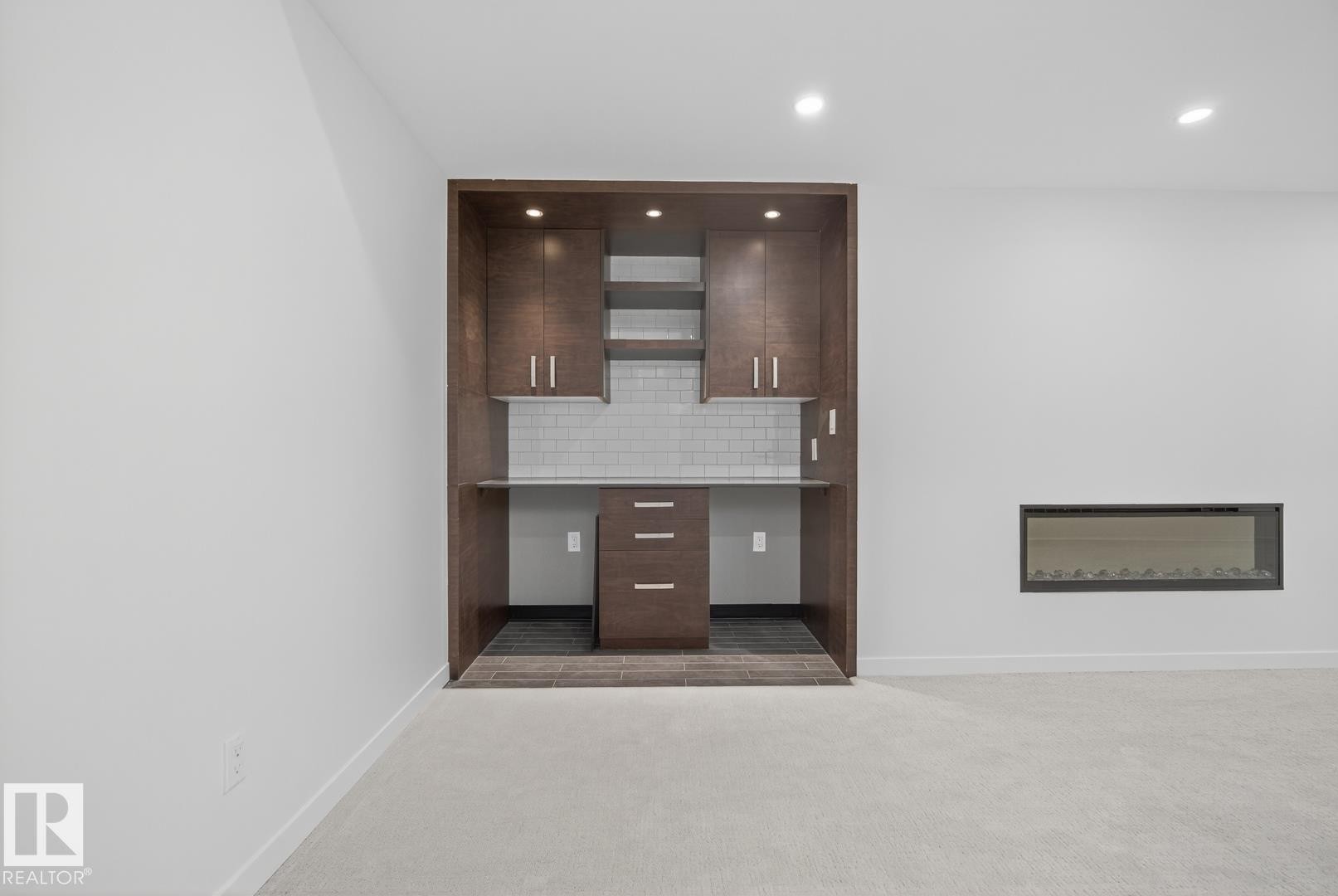 












14502 103 Avenue

,
Edmonton,




AB
T5W 0T4

