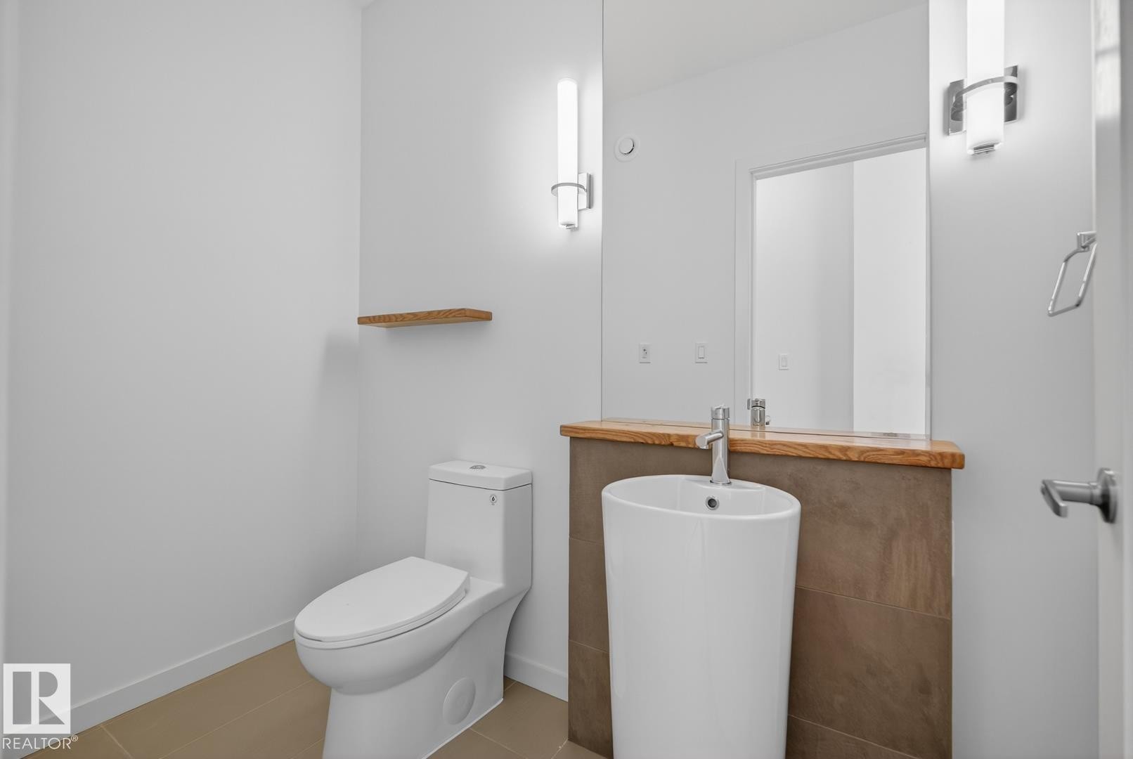 












14502 103 Avenue

,
Edmonton,




AB
T5W 0T4

