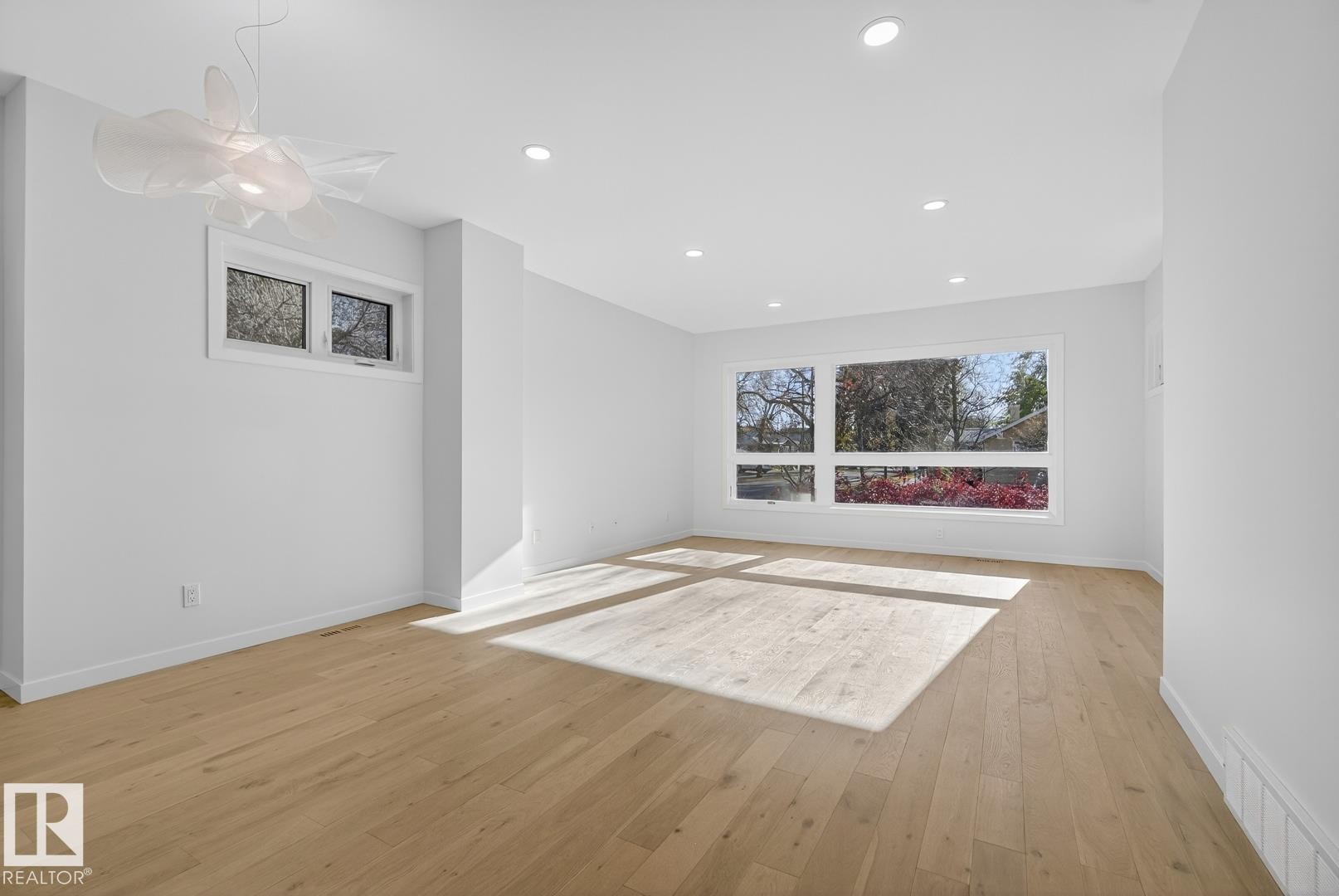 












14502 103 Avenue

,
Edmonton,




AB
T5W 0T4

