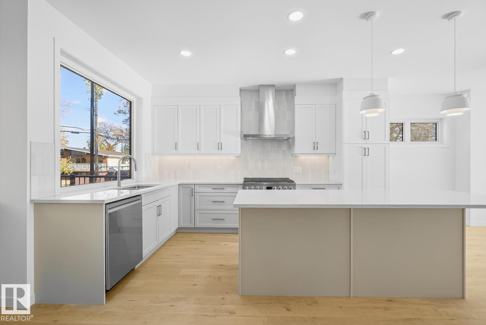 












14502 103 Avenue

,
Edmonton,




AB
T5W 0T4

