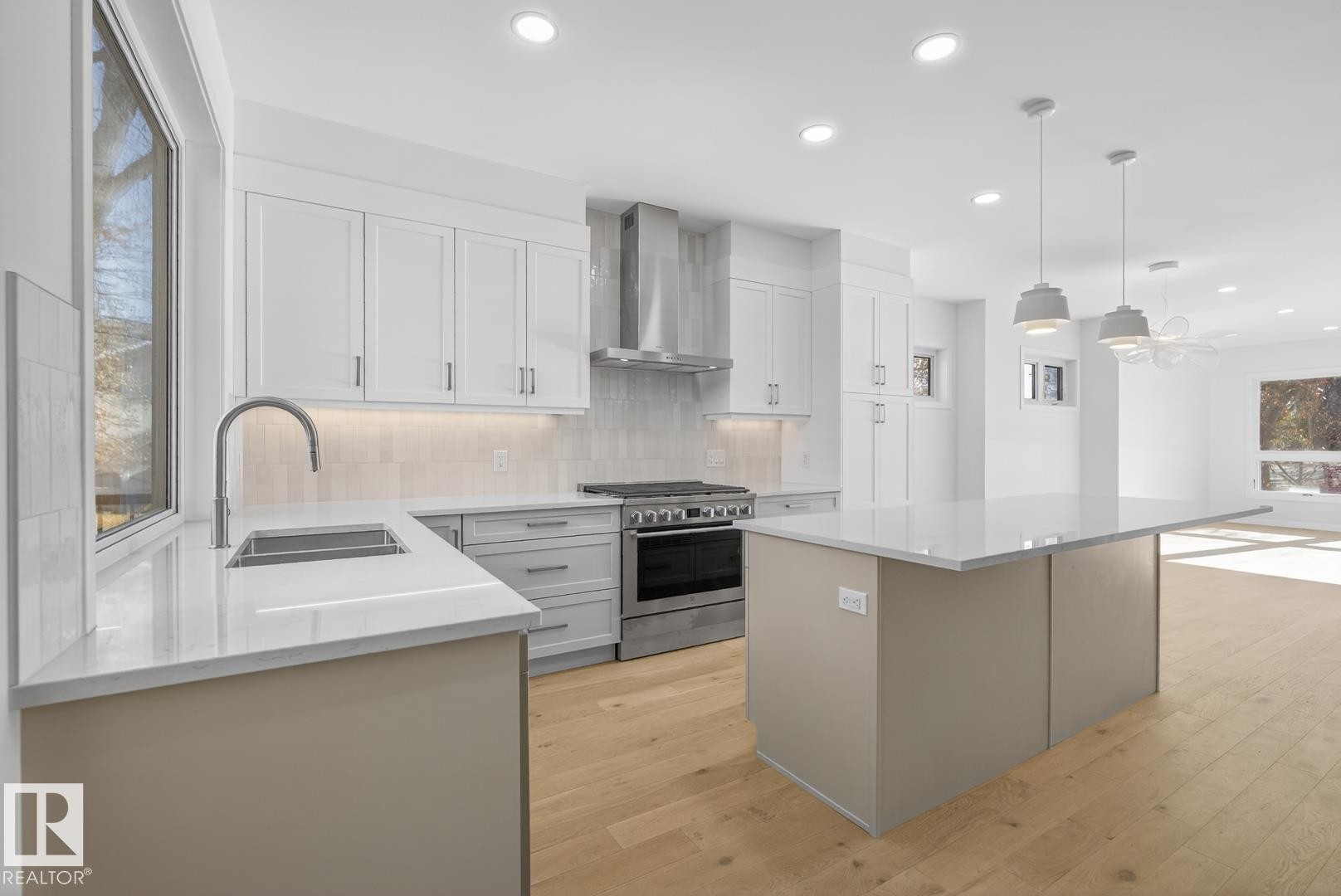 












14502 103 Avenue

,
Edmonton,




AB
T5W 0T4

