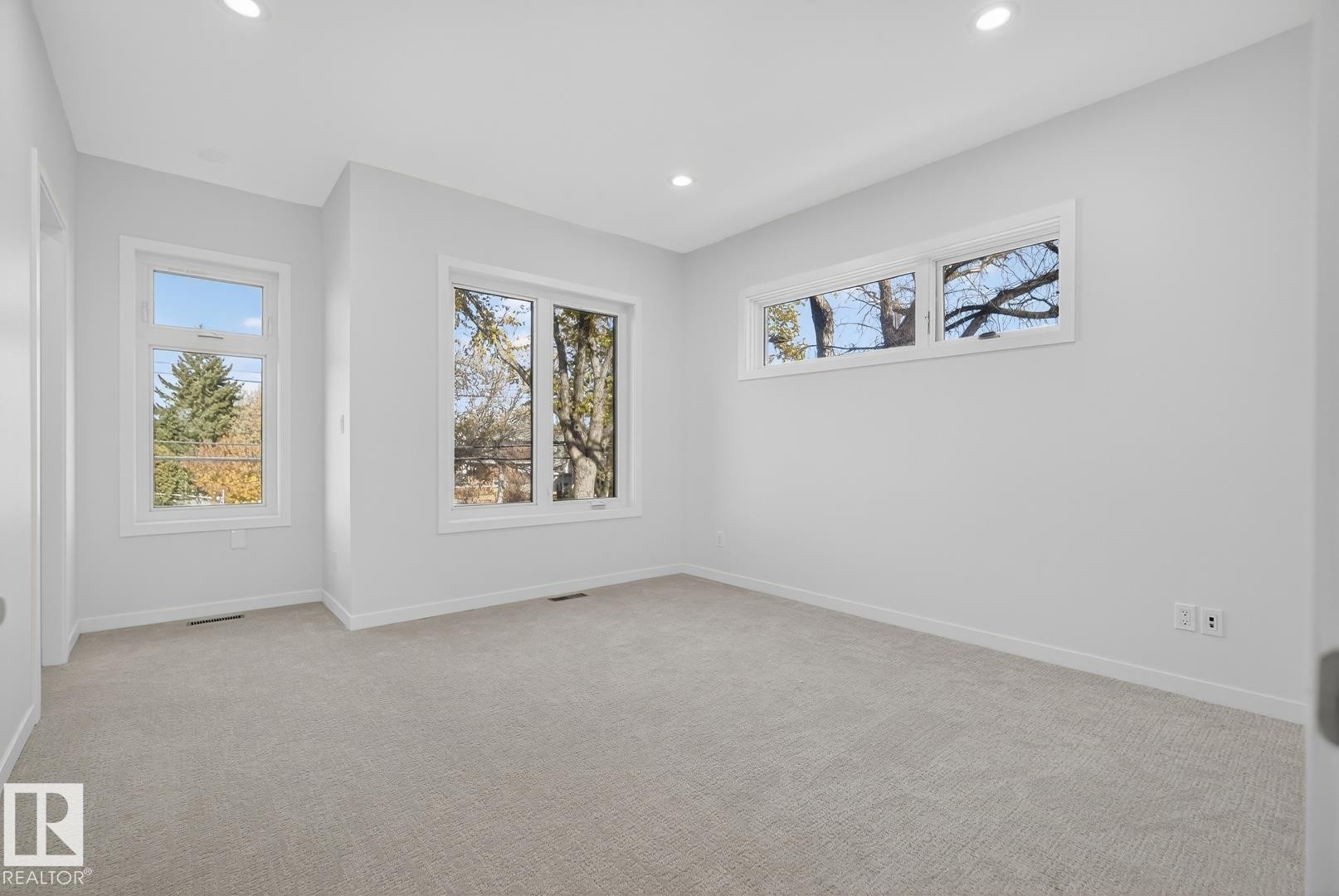 












14502 103 Avenue

,
Edmonton,




AB
T5W 0T4

