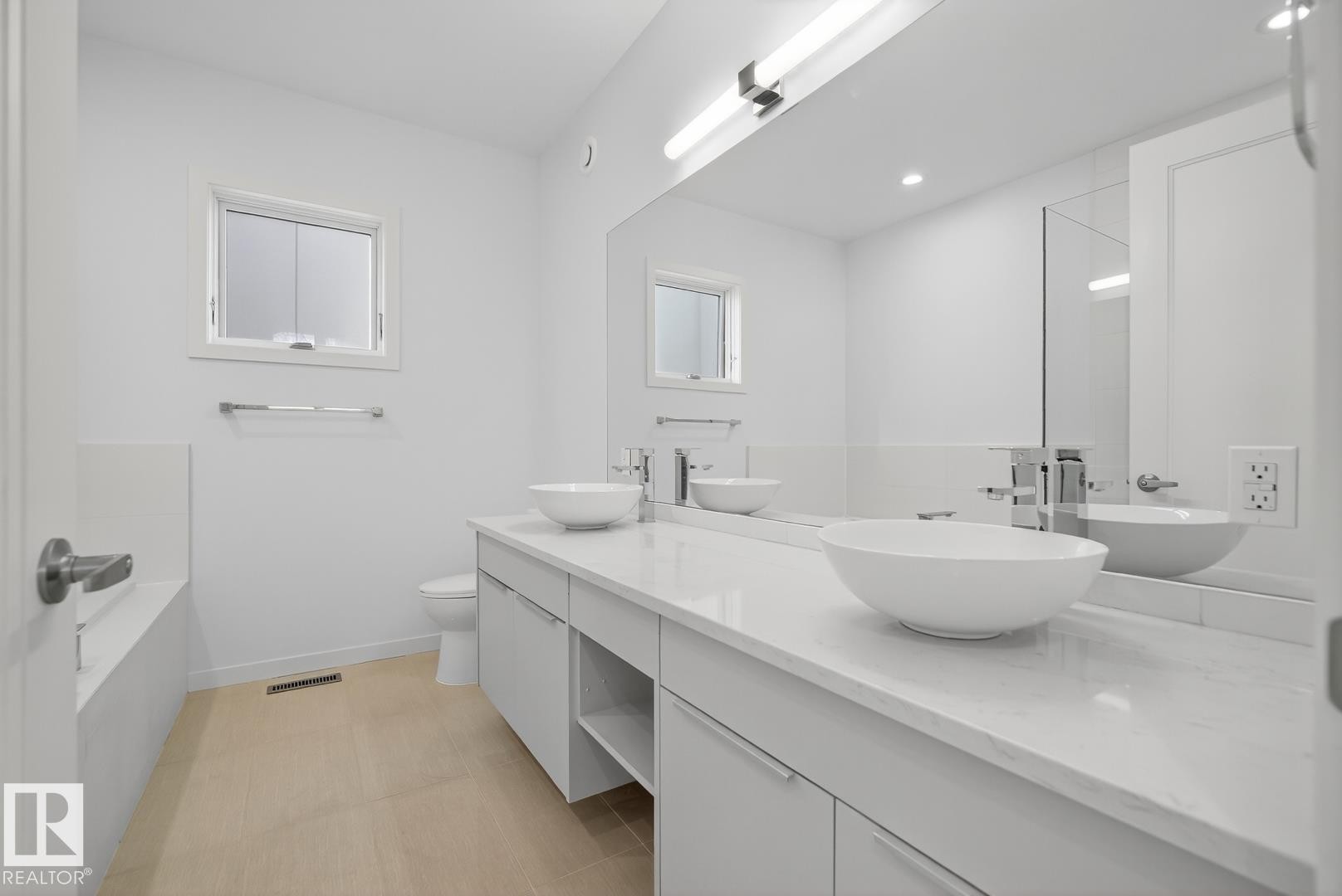 












14502 103 Avenue

,
Edmonton,




AB
T5W 0T4

