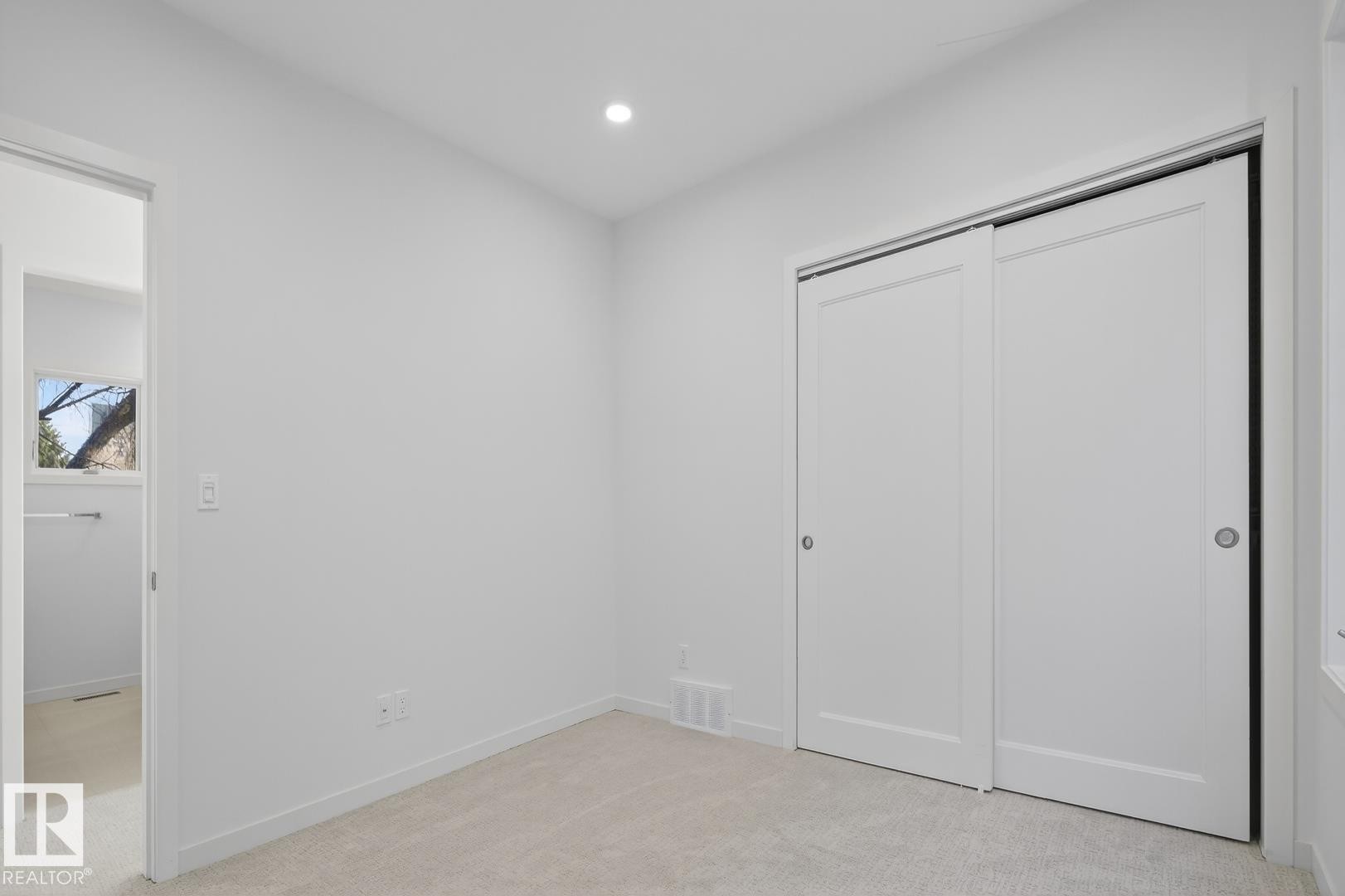 












14502 103 Avenue

,
Edmonton,




AB
T5W 0T4

