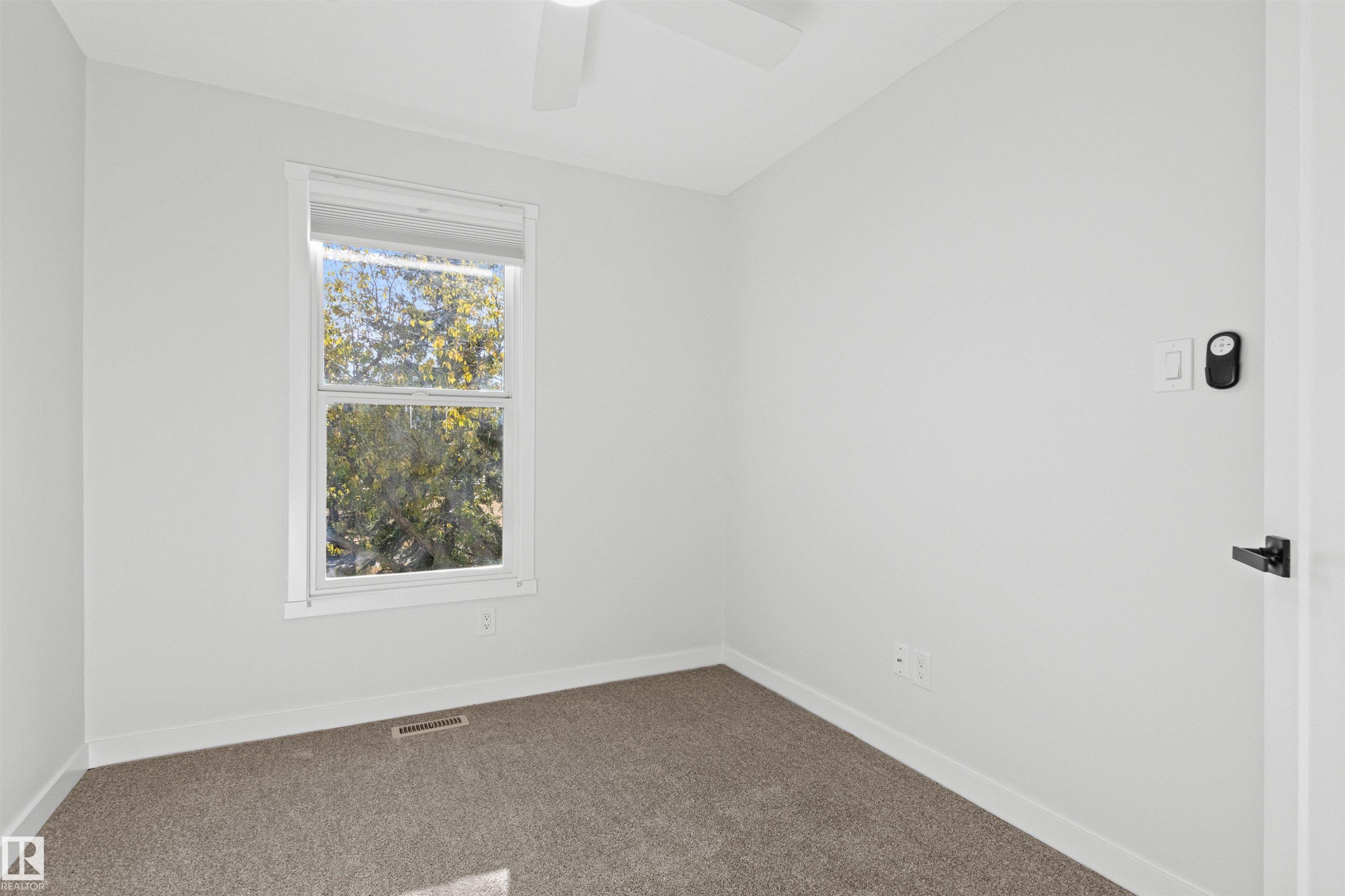 












2935 109 Street

,
Edmonton,




AB
T6J 4N6

