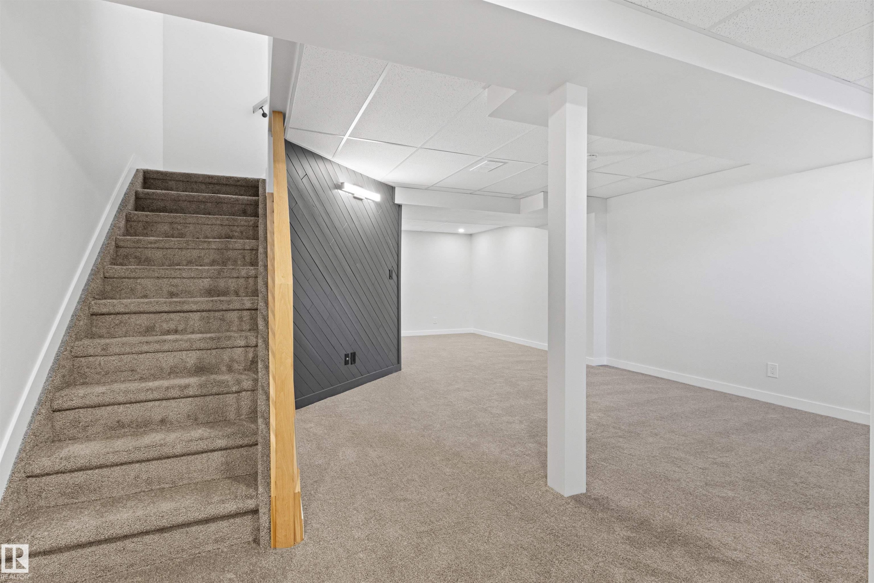 












2935 109 Street

,
Edmonton,




AB
T6J 4N6

