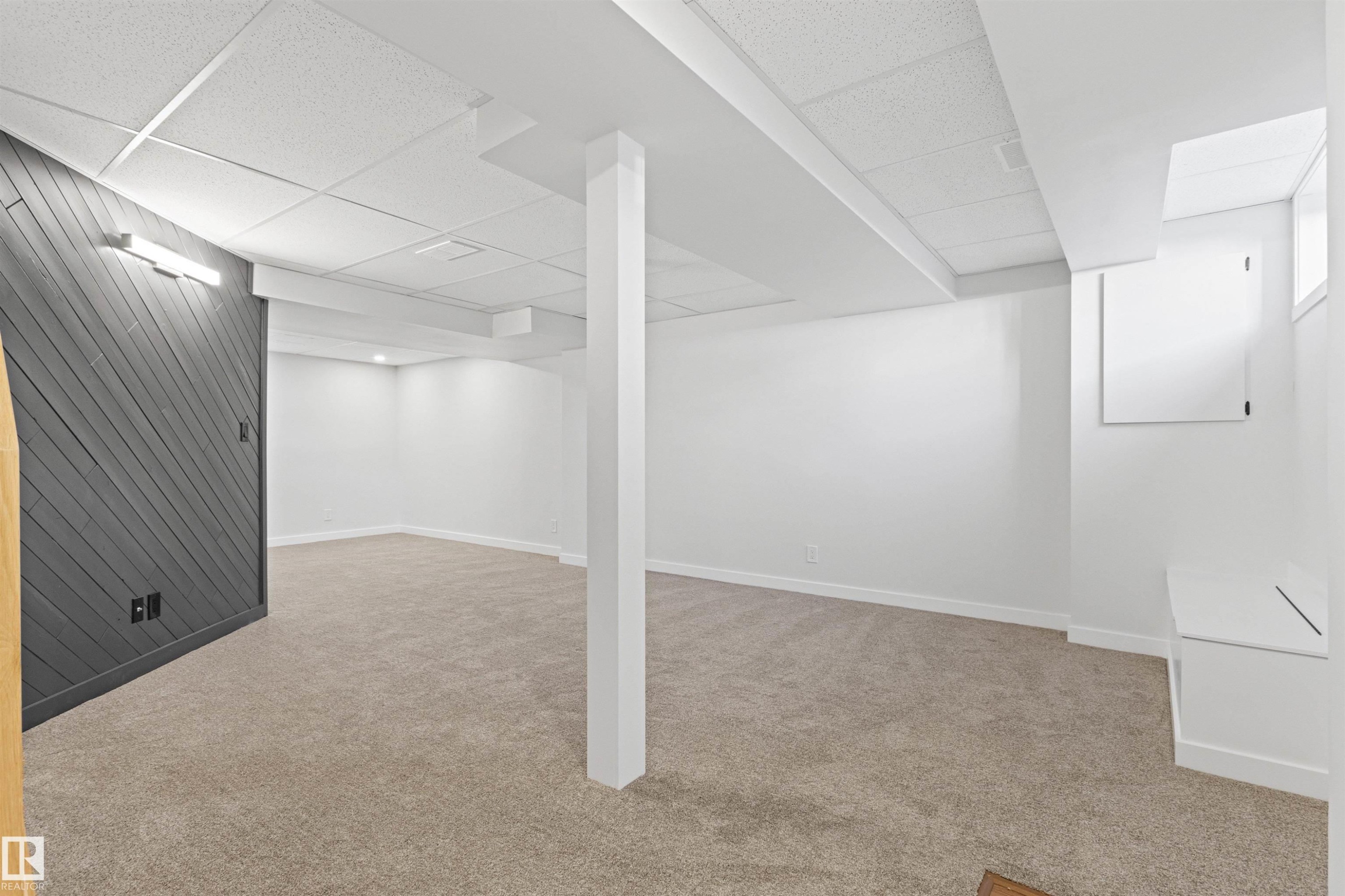 












2935 109 Street

,
Edmonton,




AB
T6J 4N6

