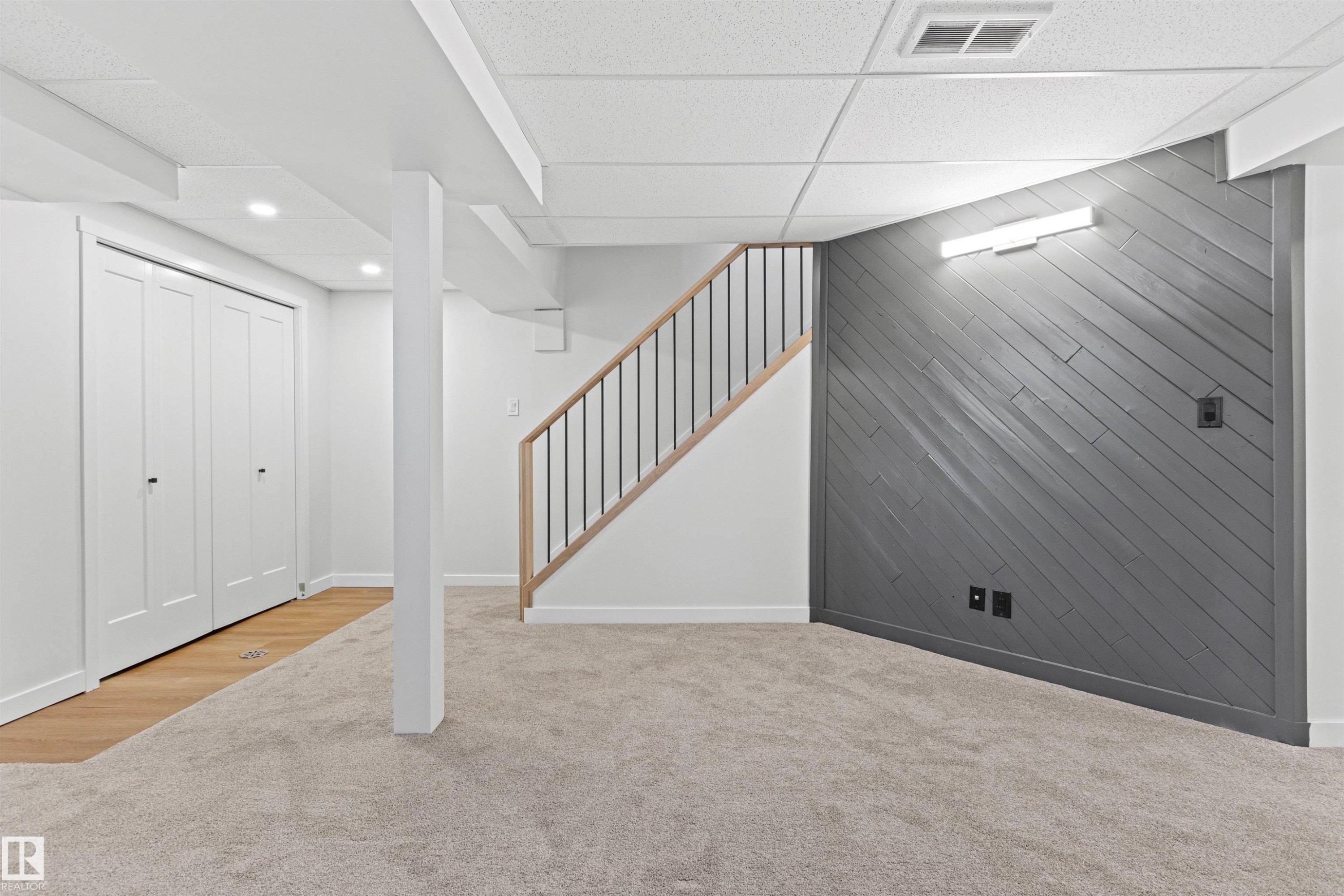 












2935 109 Street

,
Edmonton,




AB
T6J 4N6

