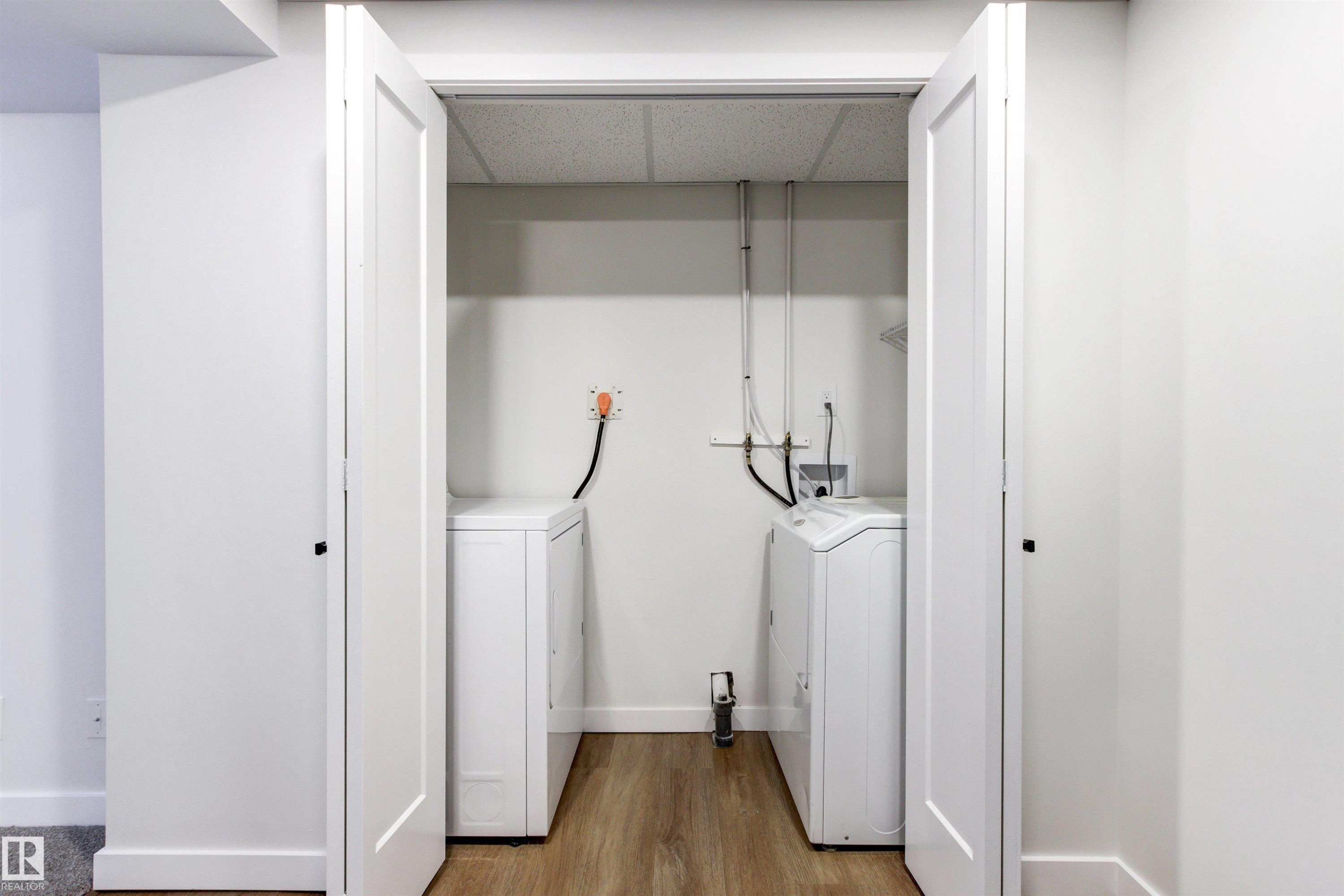 












2935 109 Street

,
Edmonton,




AB
T6J 4N6

