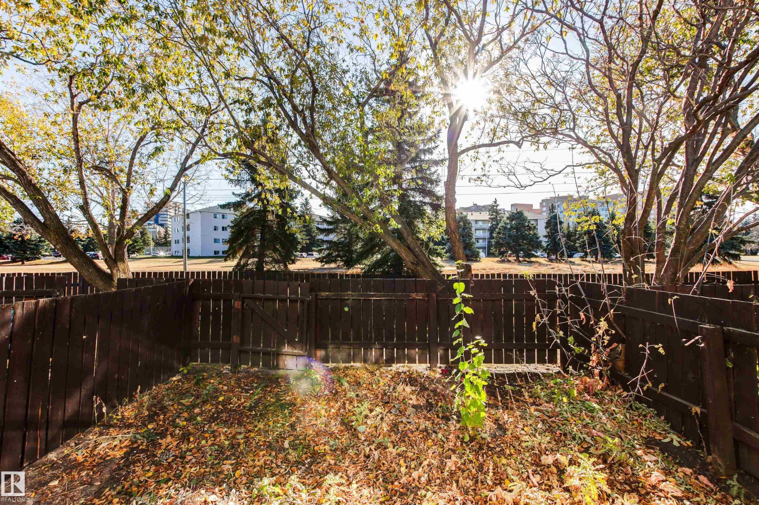 












2935 109 Street

,
Edmonton,




AB
T6J 4N6

