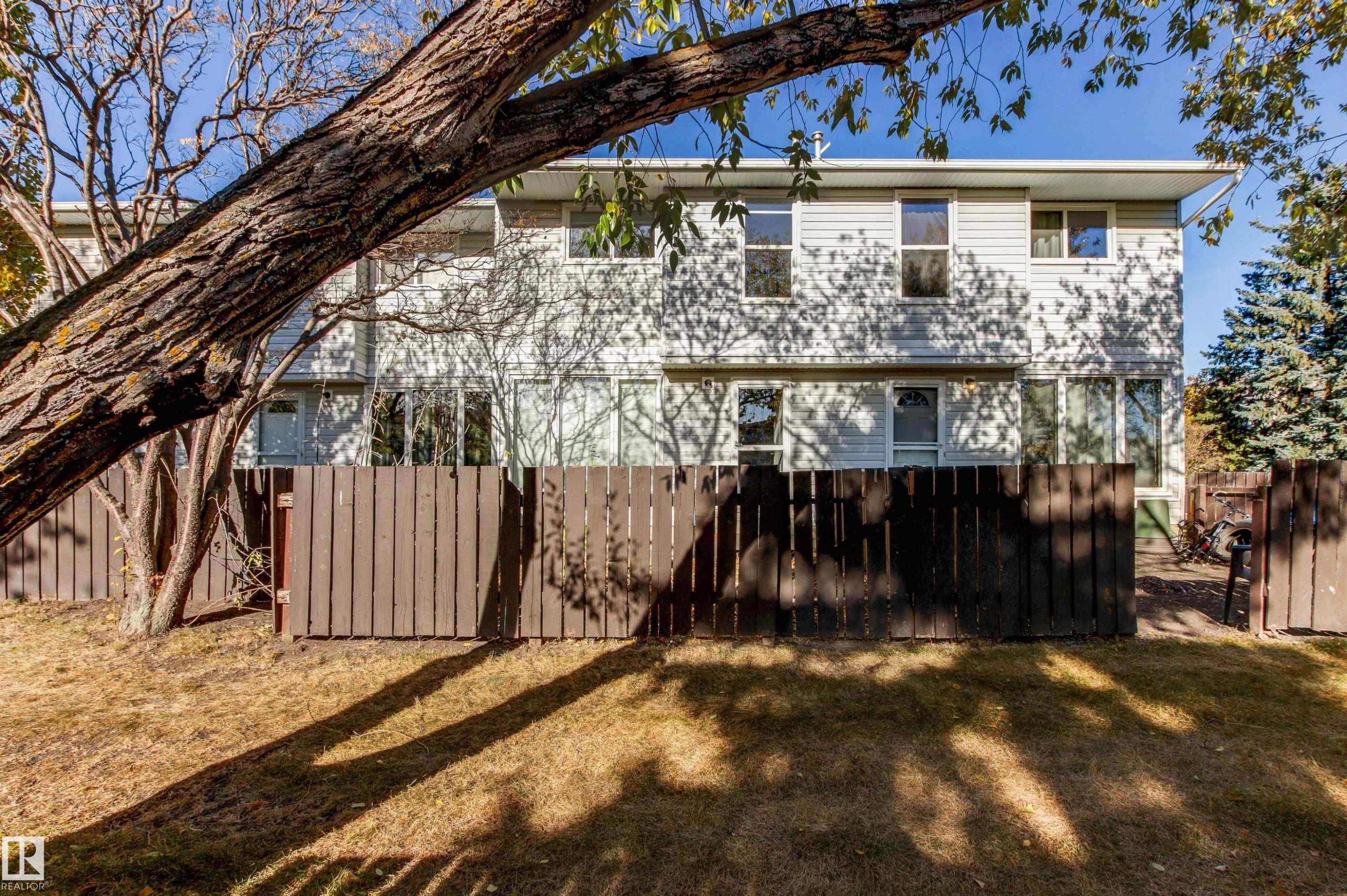 












2935 109 Street

,
Edmonton,




AB
T6J 4N6

