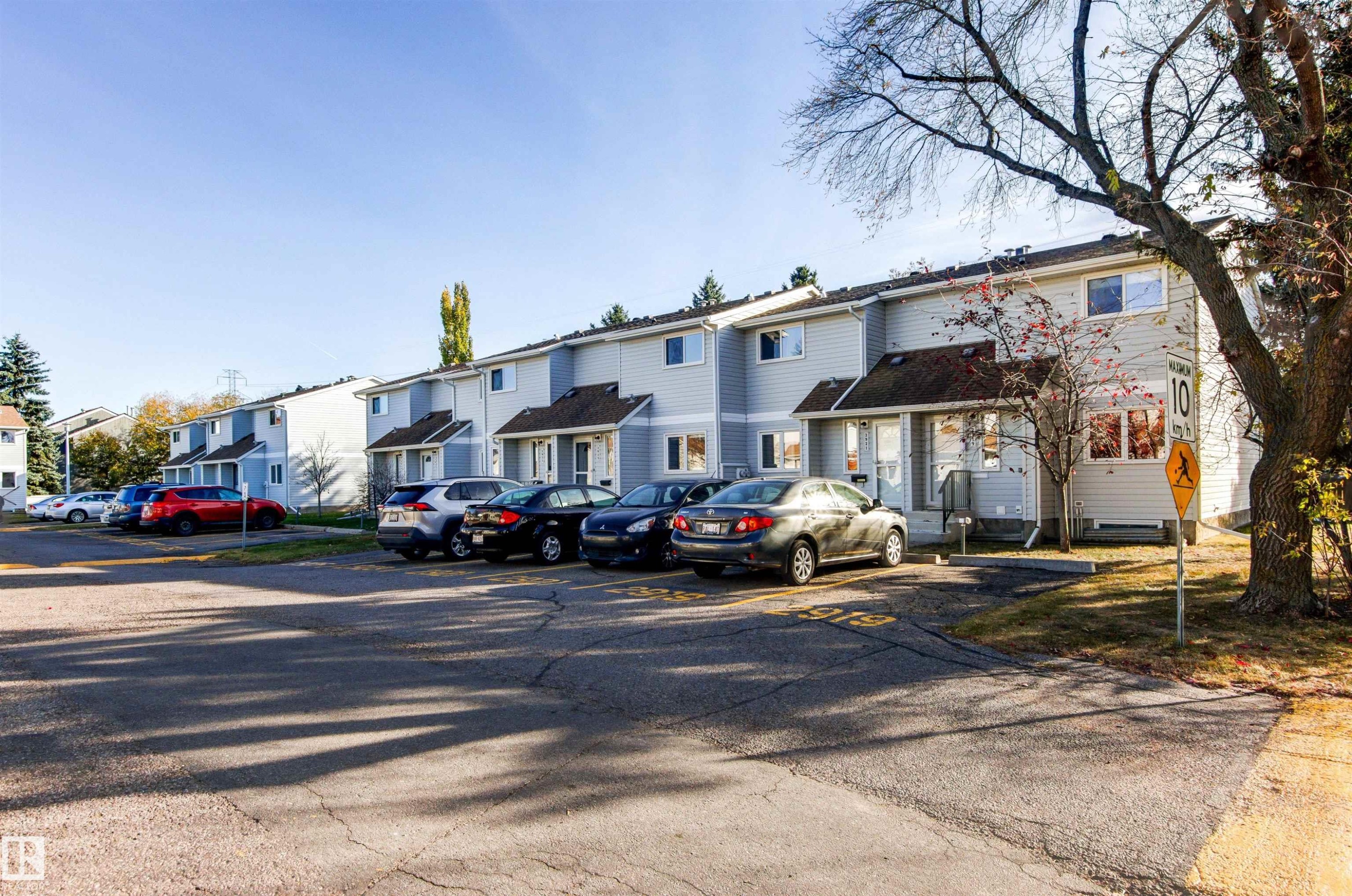 












2935 109 Street

,
Edmonton,




AB
T6J 4N6

