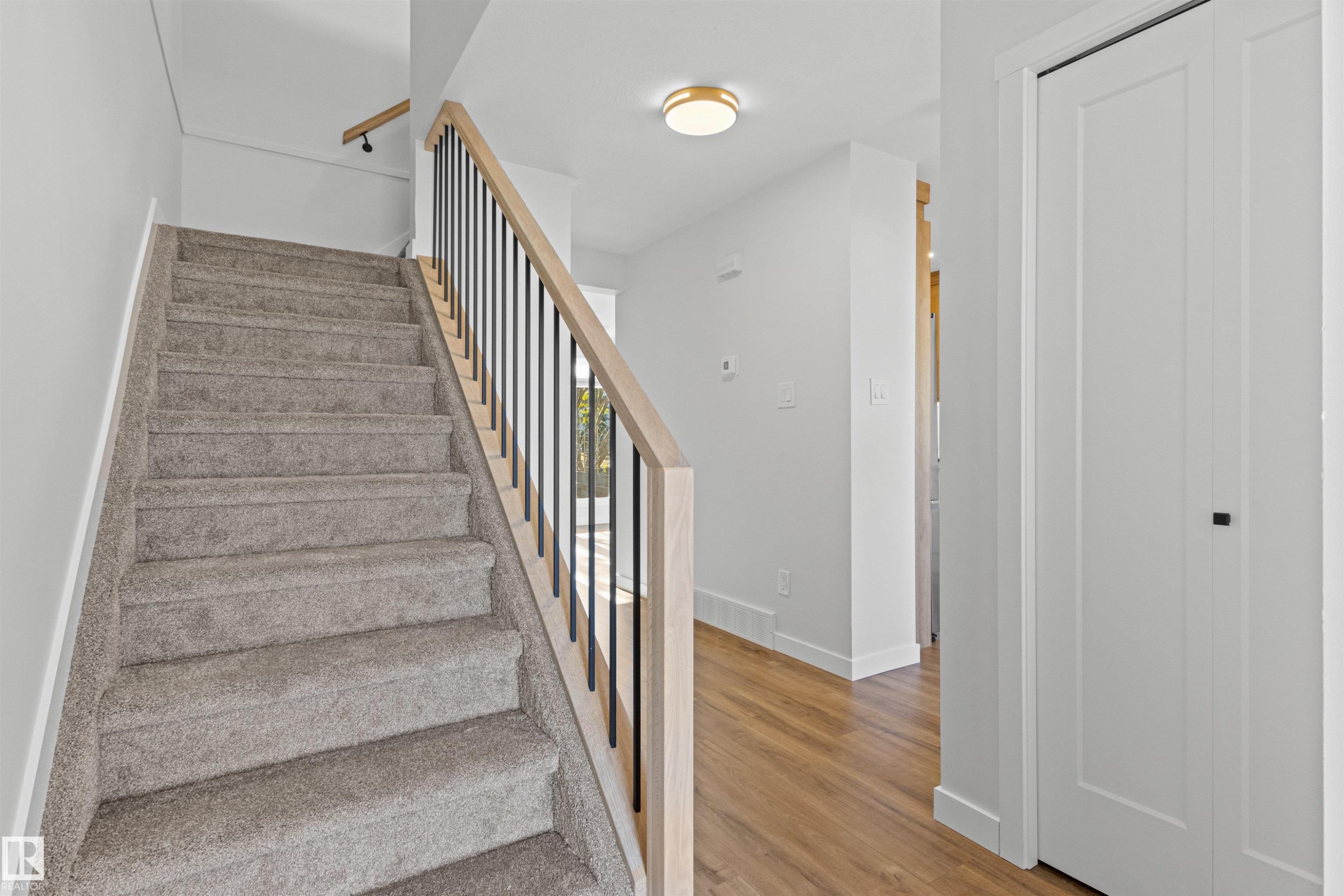 












2935 109 Street

,
Edmonton,




AB
T6J 4N6

