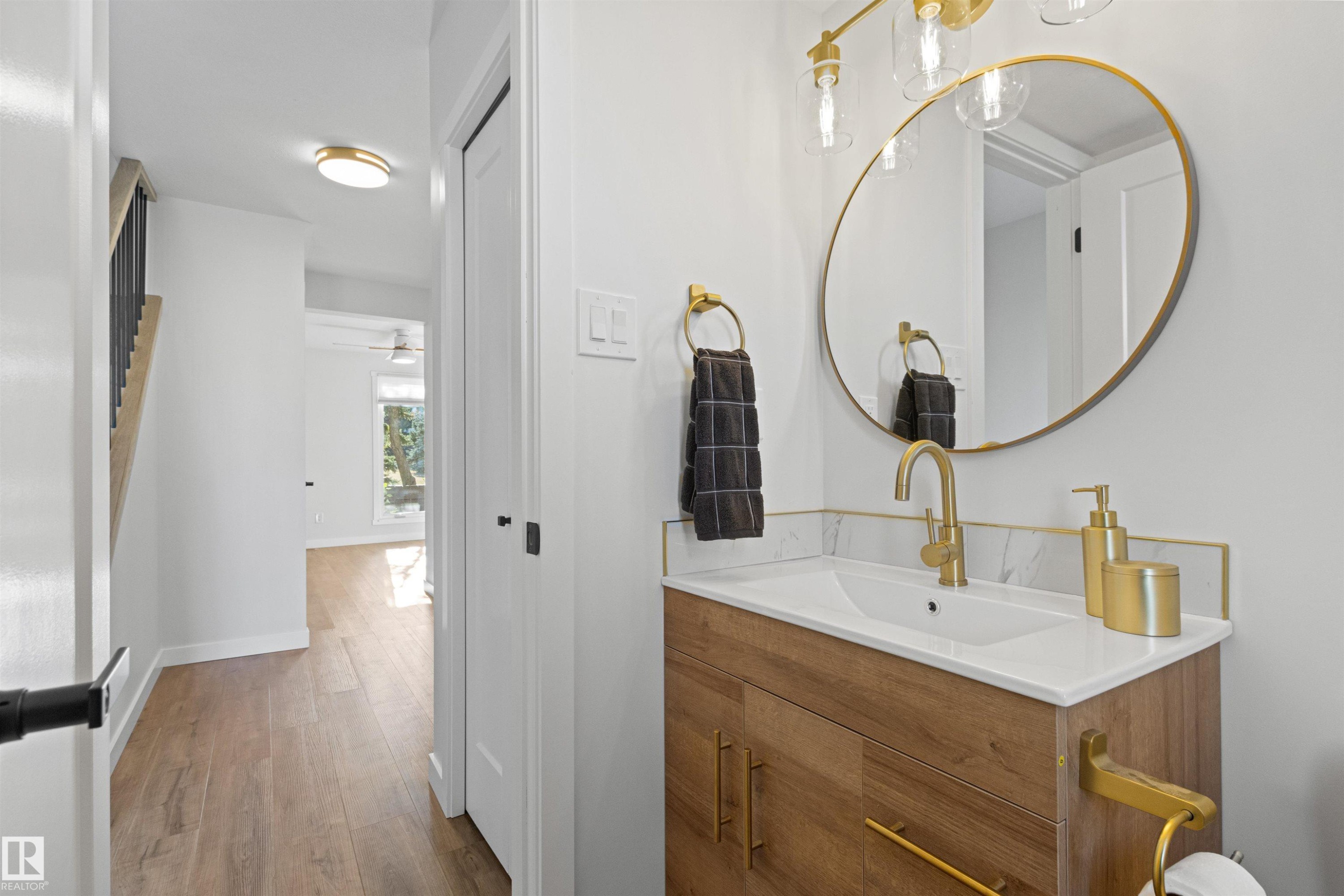 












2935 109 Street

,
Edmonton,




AB
T6J 4N6

