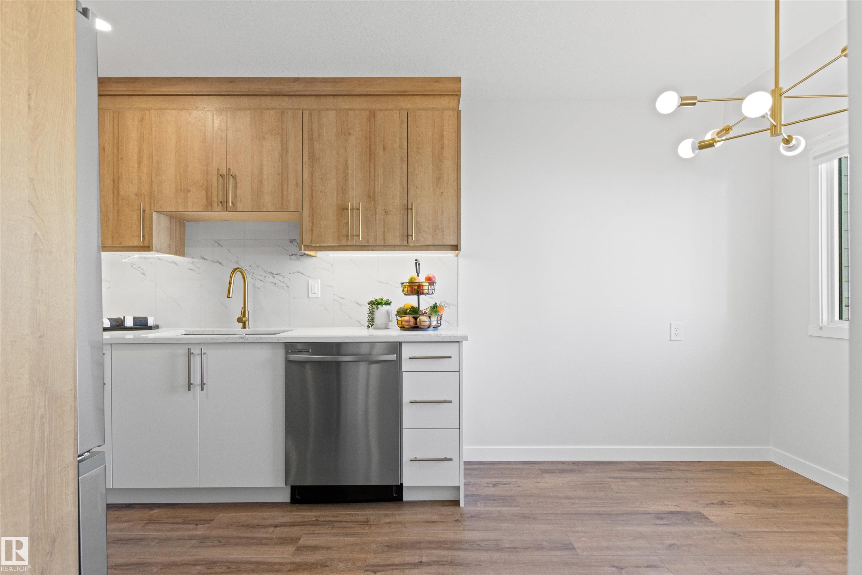 












2935 109 Street

,
Edmonton,




AB
T6J 4N6

