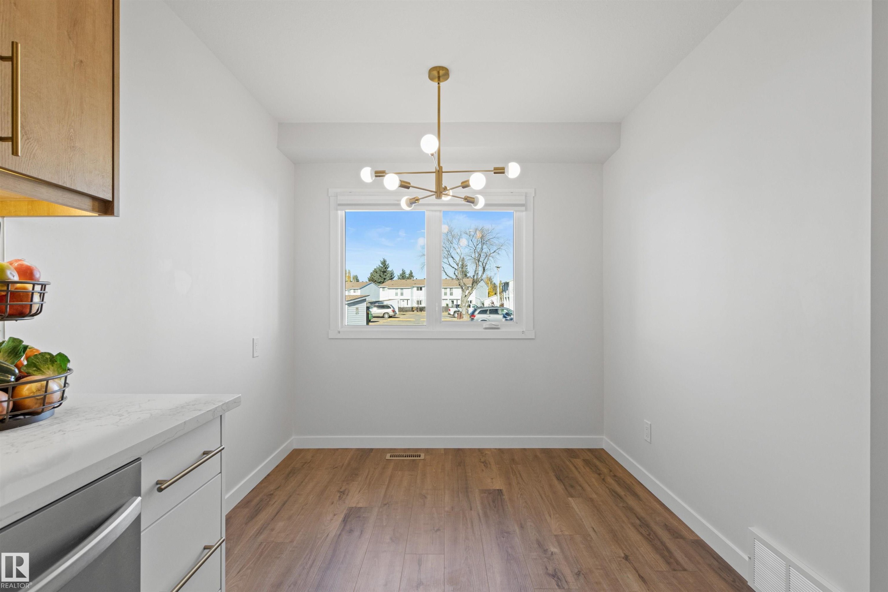 












2935 109 Street

,
Edmonton,




AB
T6J 4N6

