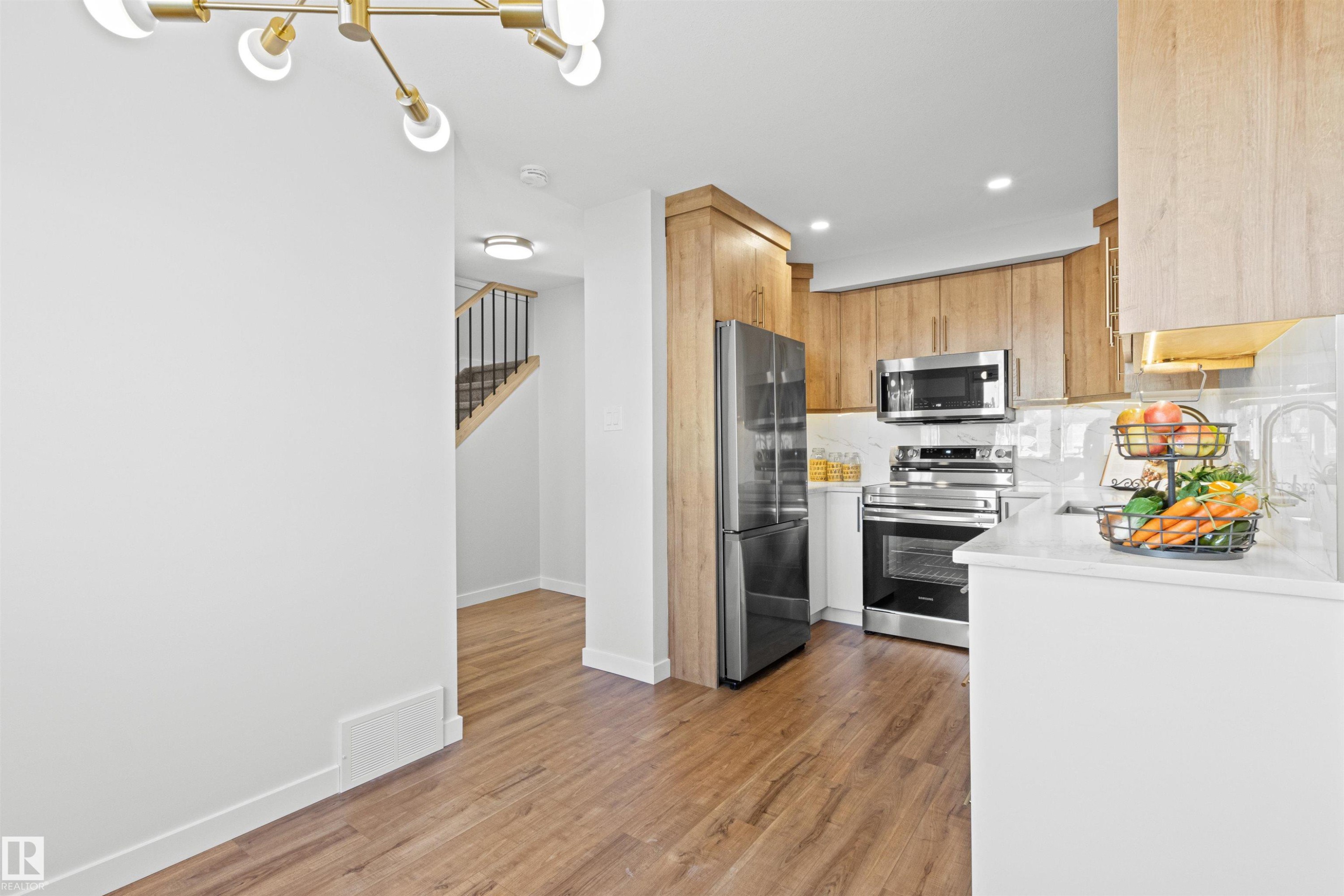 












2935 109 Street

,
Edmonton,




AB
T6J 4N6

