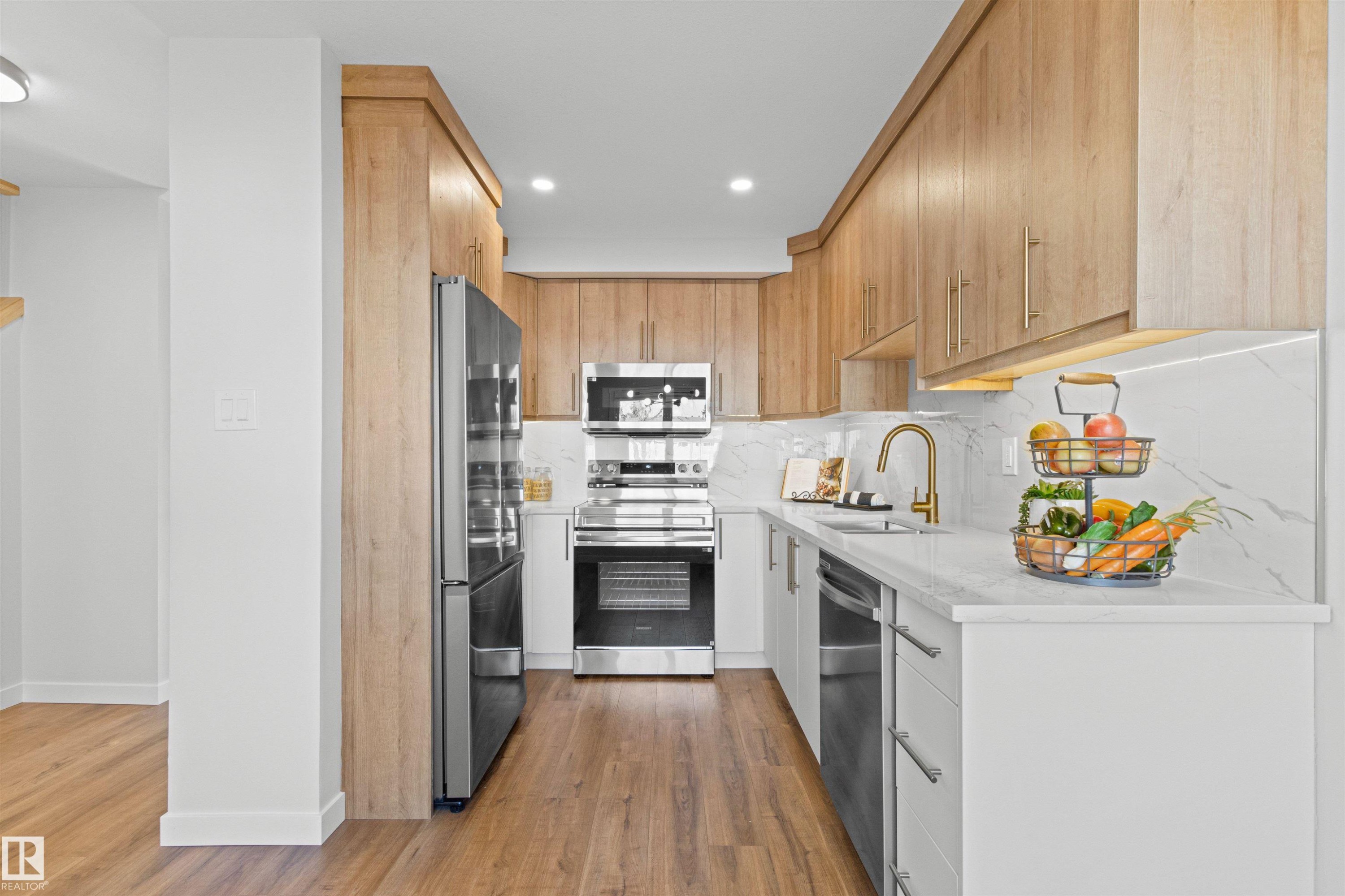 












2935 109 Street

,
Edmonton,




AB
T6J 4N6

