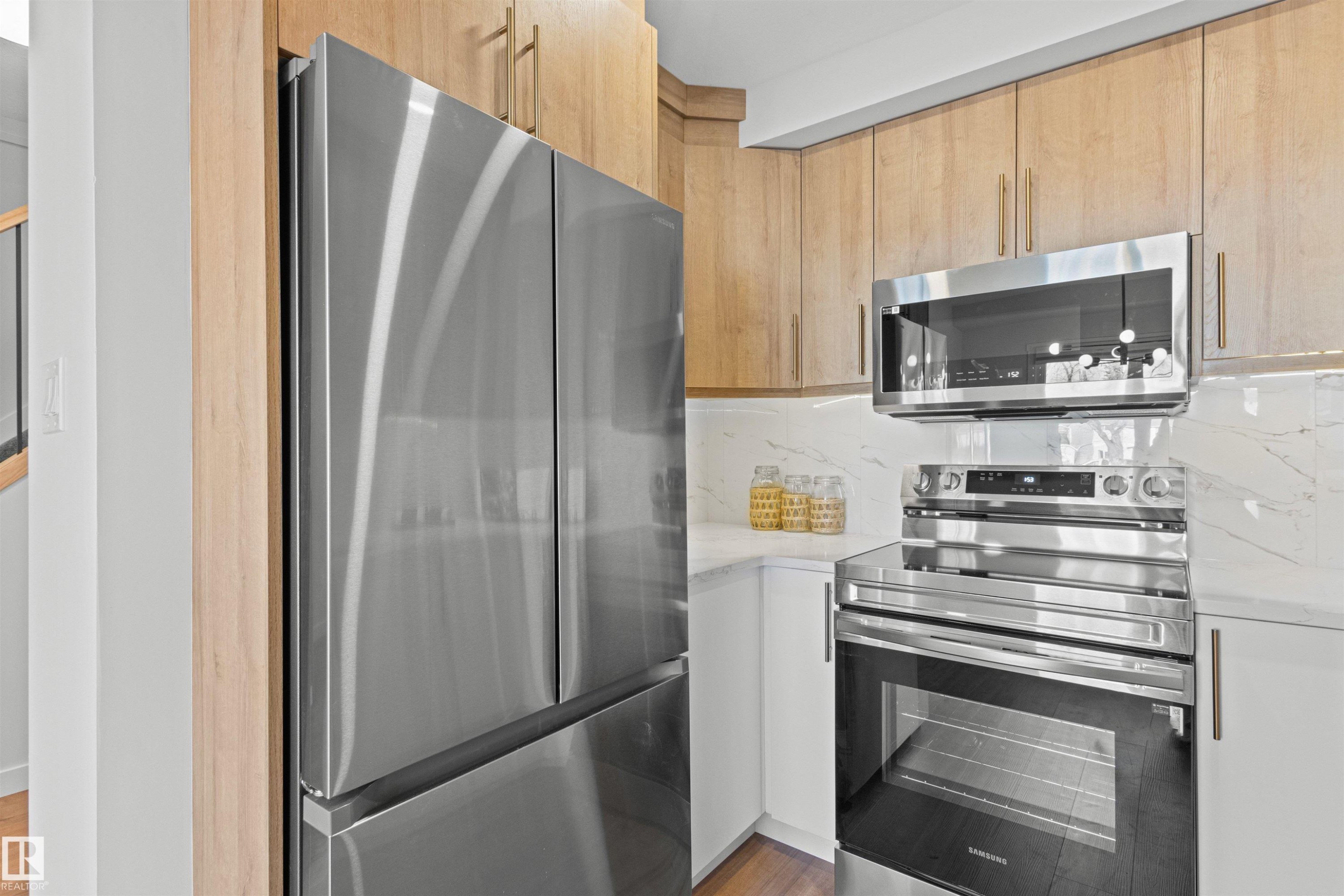 












2935 109 Street

,
Edmonton,




AB
T6J 4N6

