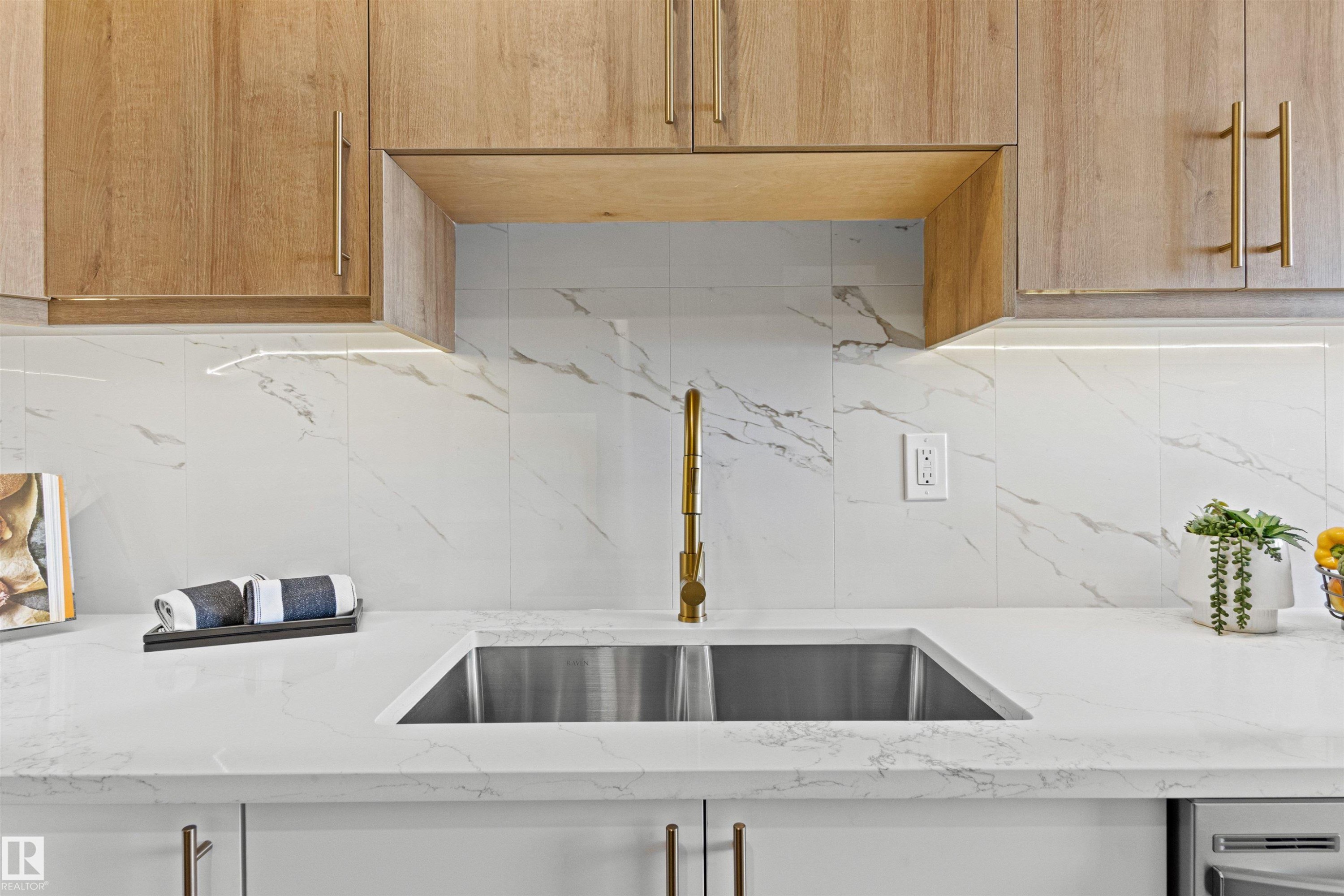 












2935 109 Street

,
Edmonton,




AB
T6J 4N6

