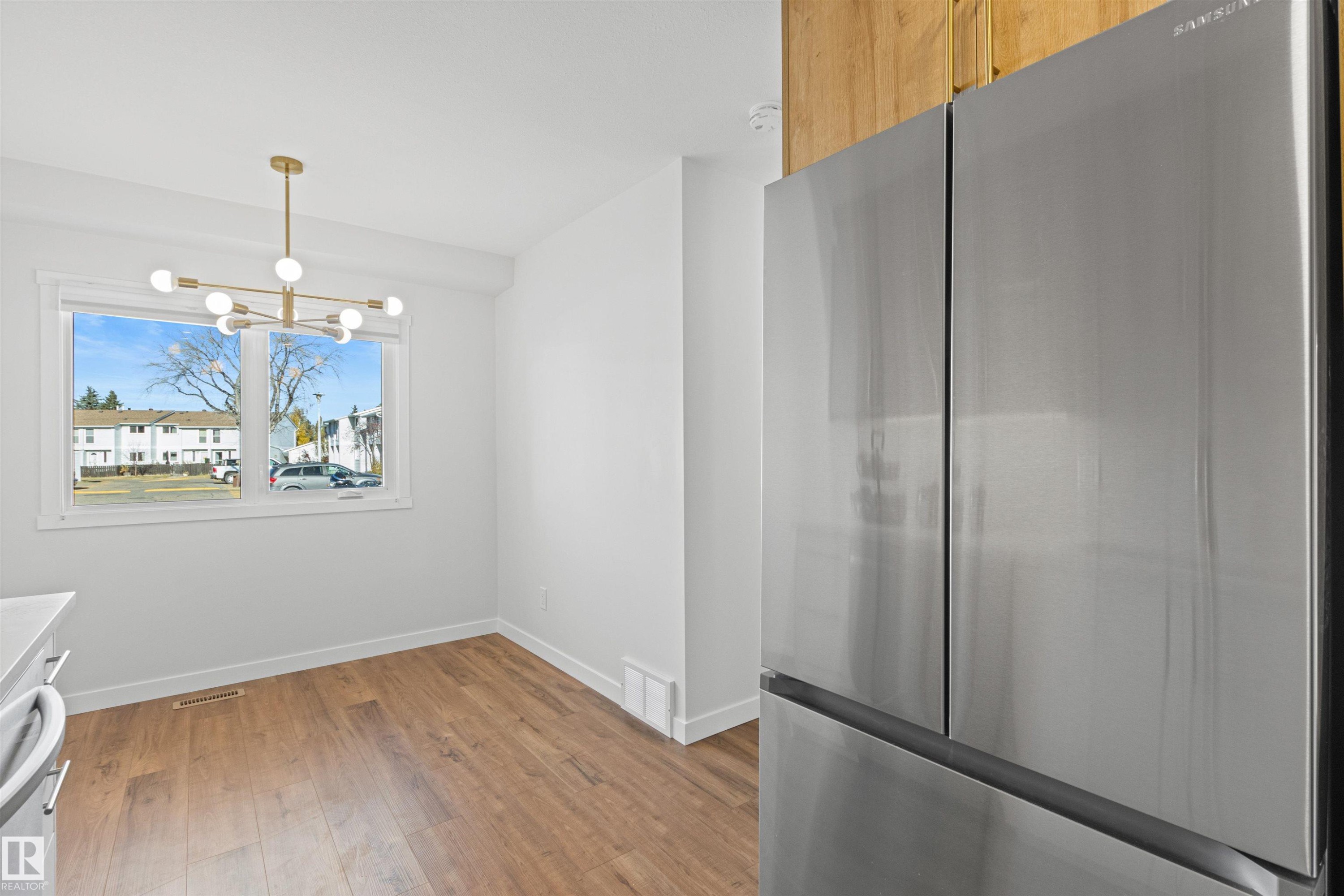 












2935 109 Street

,
Edmonton,




AB
T6J 4N6

