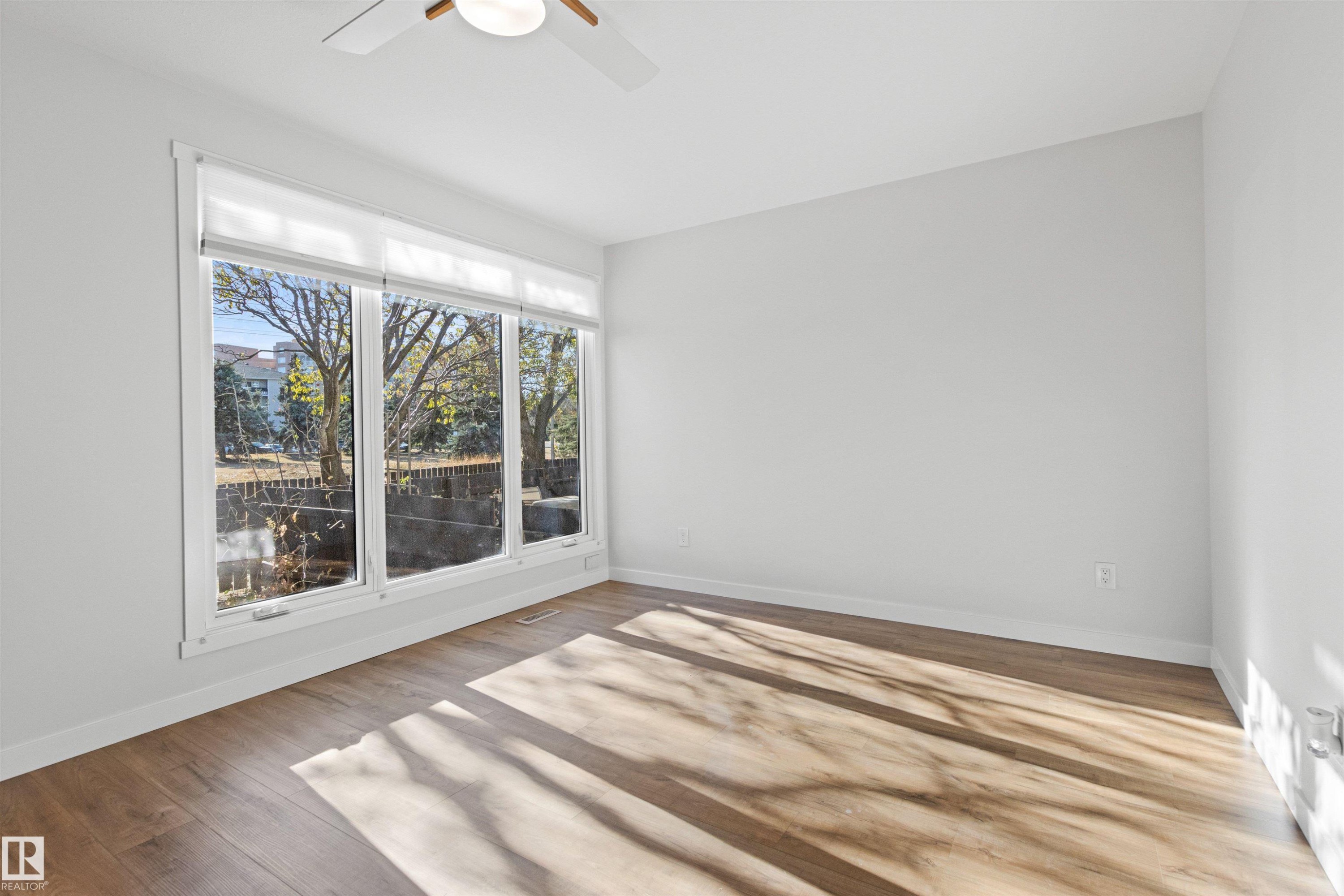 












2935 109 Street

,
Edmonton,




AB
T6J 4N6

