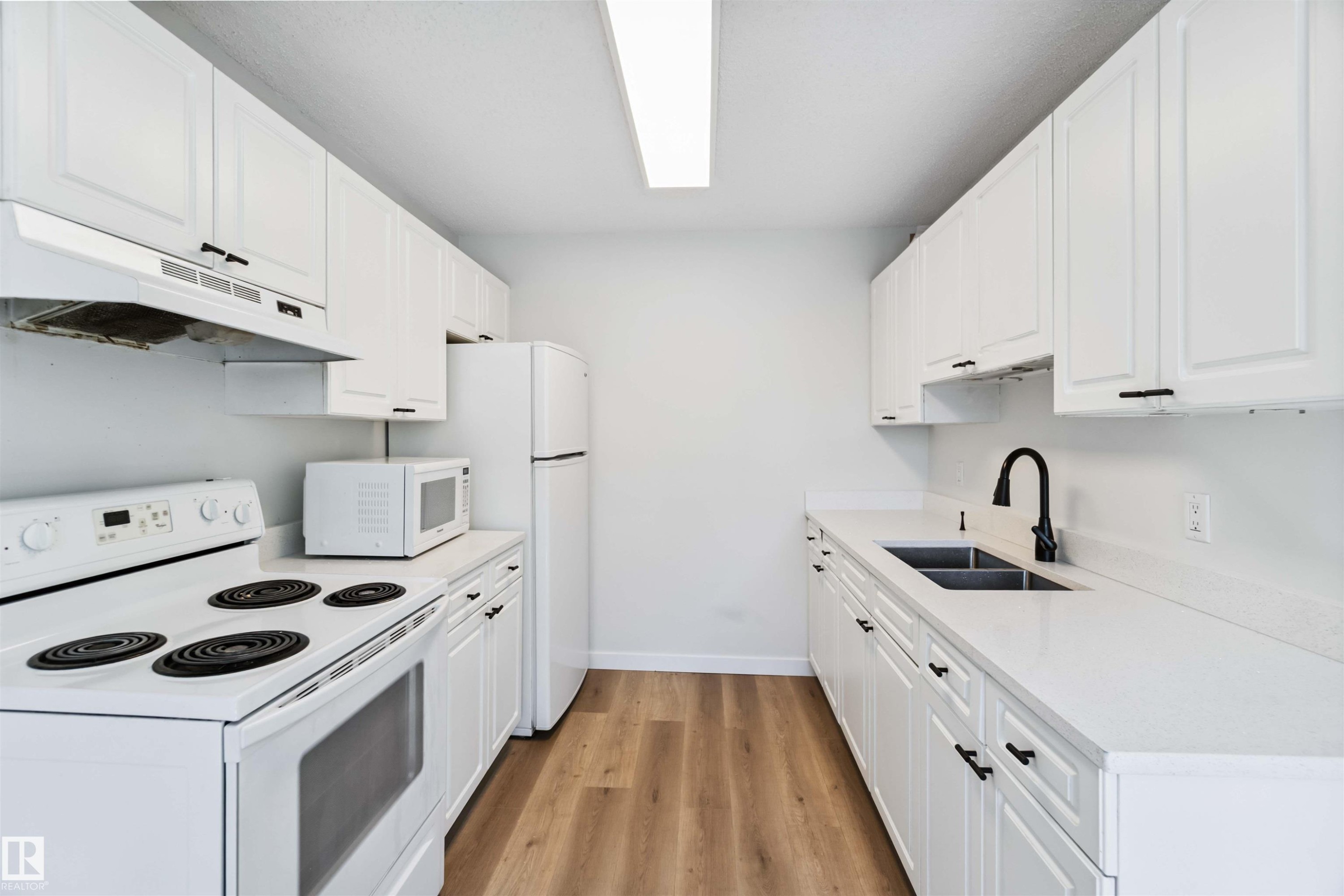 












1096 MILLBOURNE Road E

,
Edmonton,




AB
T6K 1W1

