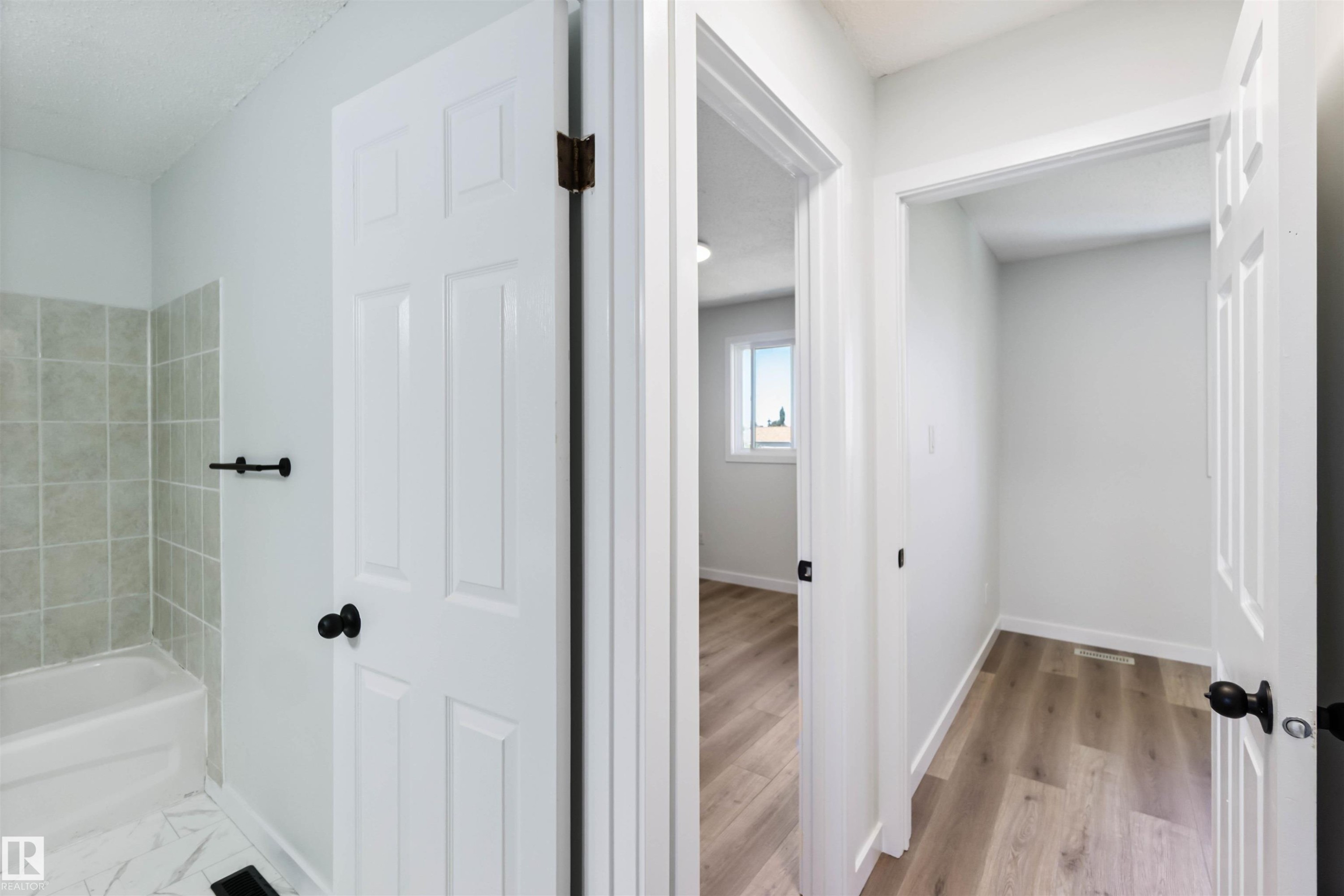 












1096 MILLBOURNE Road E

,
Edmonton,




AB
T6K 1W1

