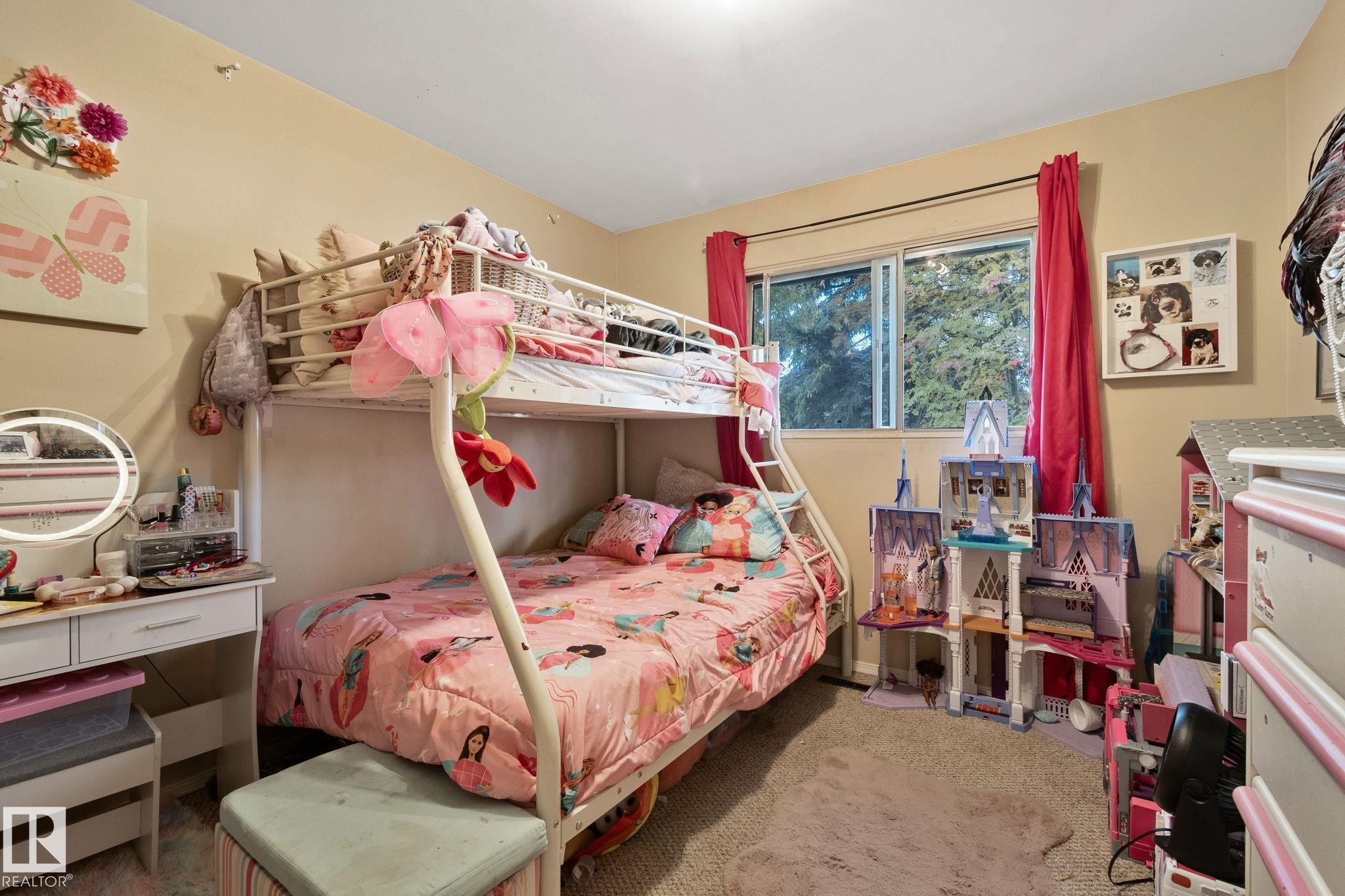 












367 EVERGREEN Street

,
Sherwood Park,




AB
T8A 1J9

