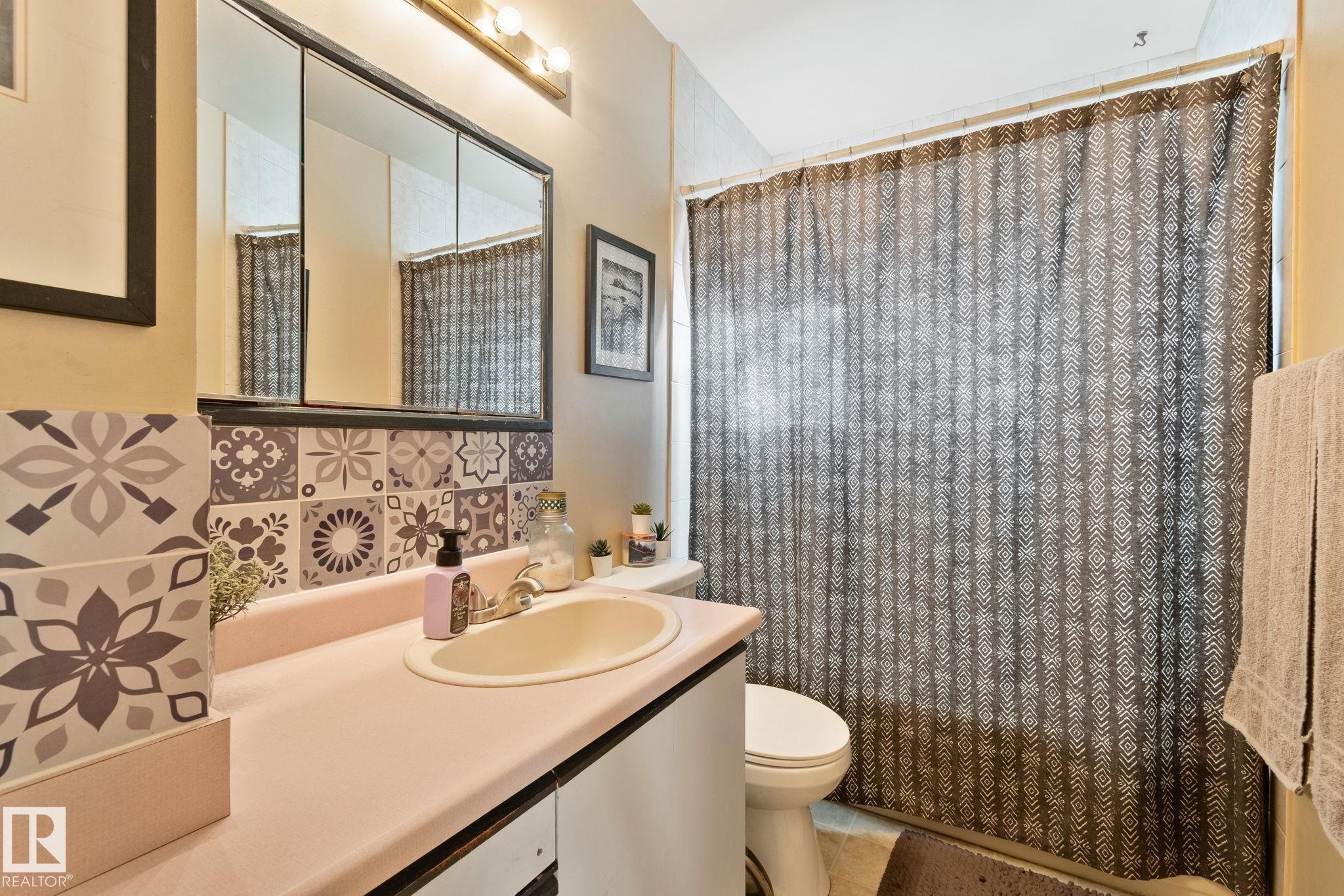 












367 EVERGREEN Street

,
Sherwood Park,




AB
T8A 1J9

