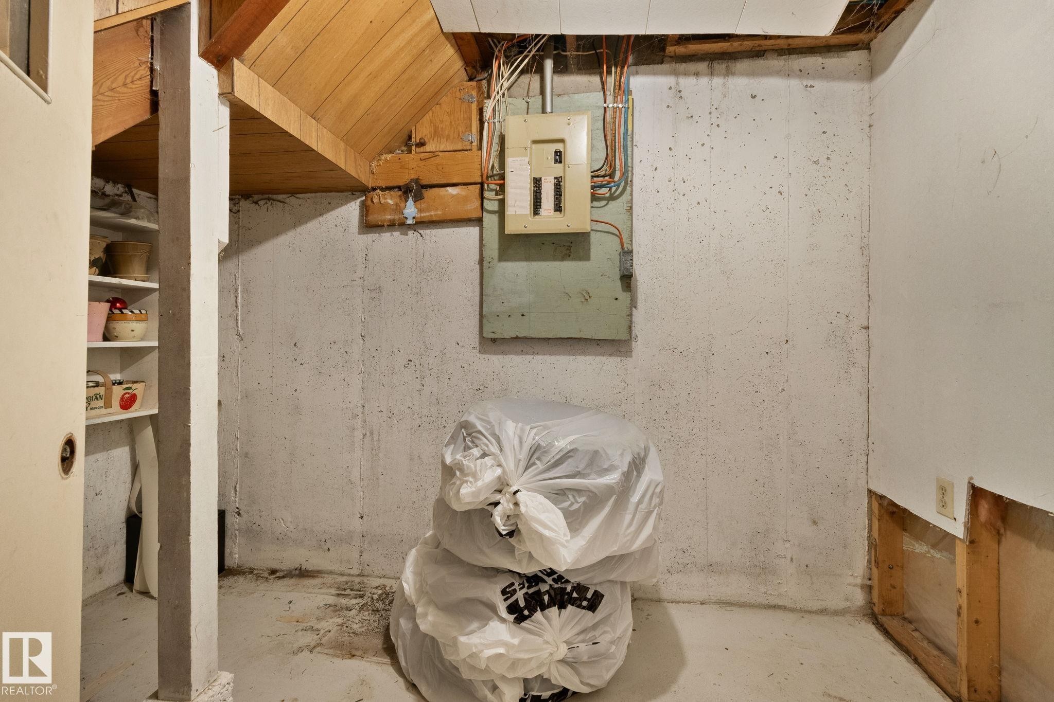 












367 EVERGREEN Street

,
Sherwood Park,




AB
T8A 1J9

