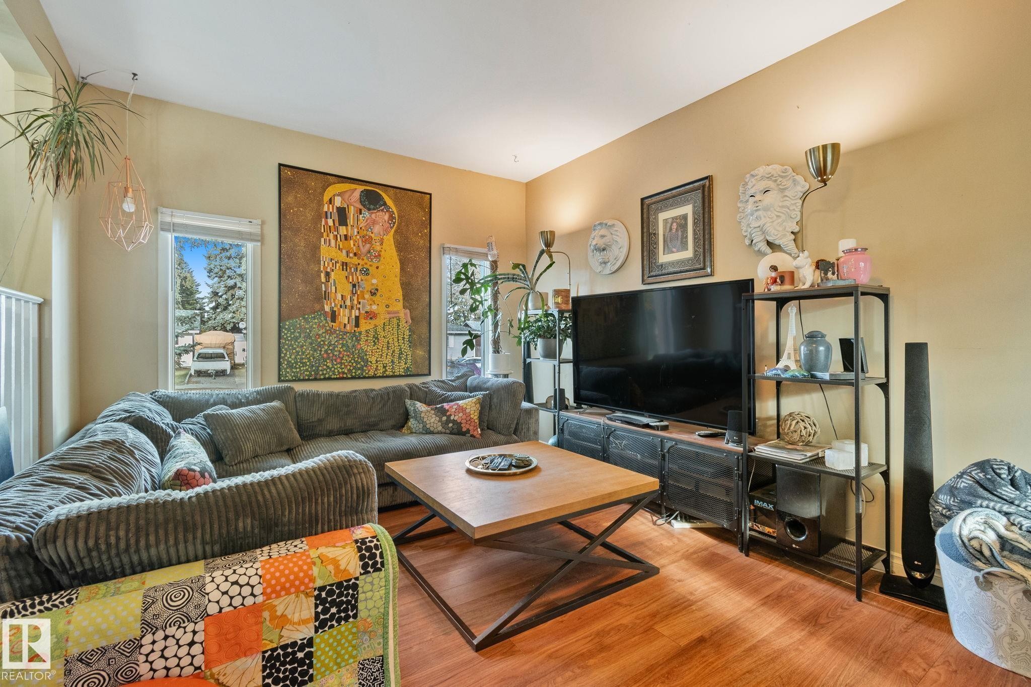 












367 EVERGREEN Street

,
Sherwood Park,




AB
T8A 1J9

