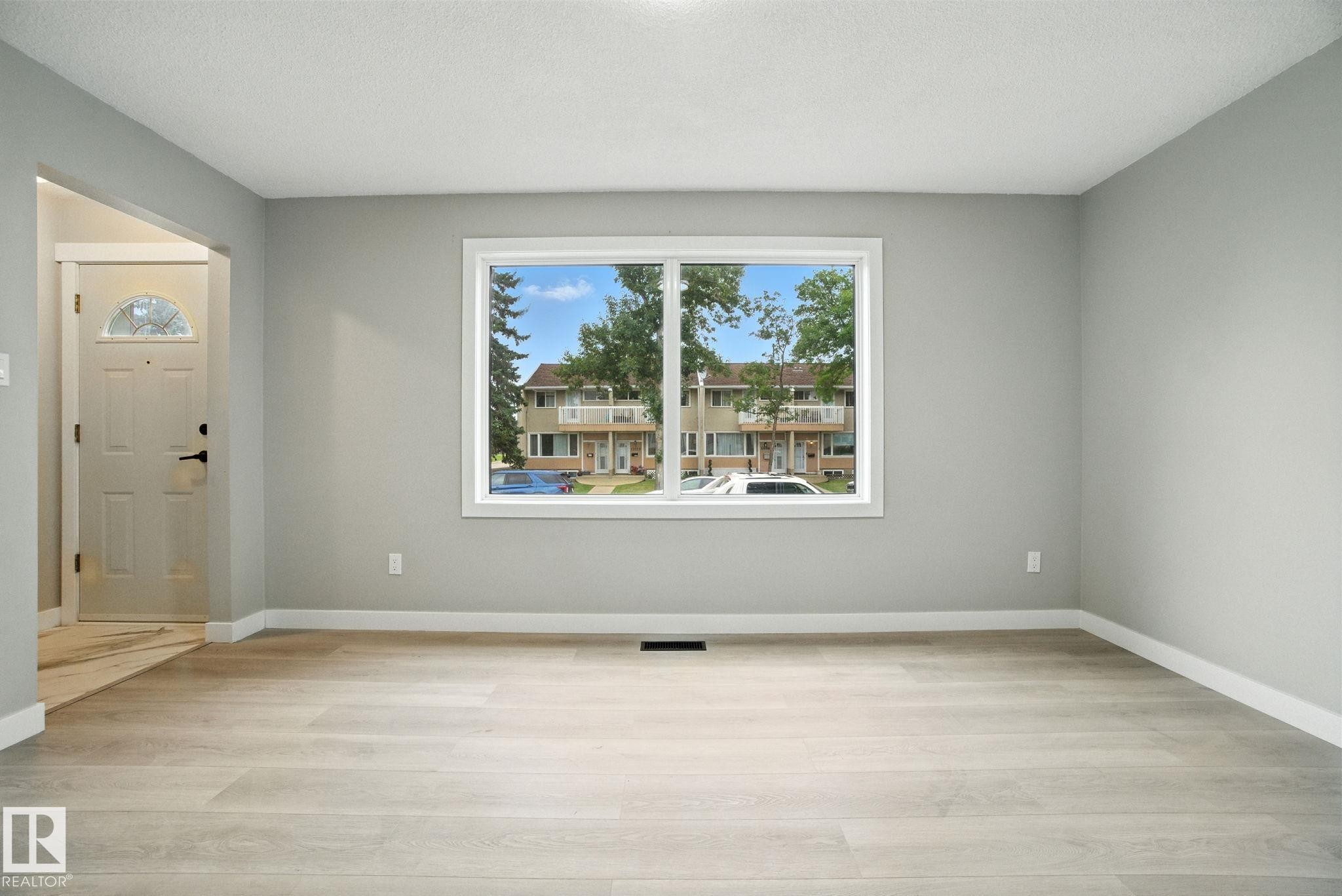 












13218 81 Street

,
Edmonton,




AB
T5C 1N7

