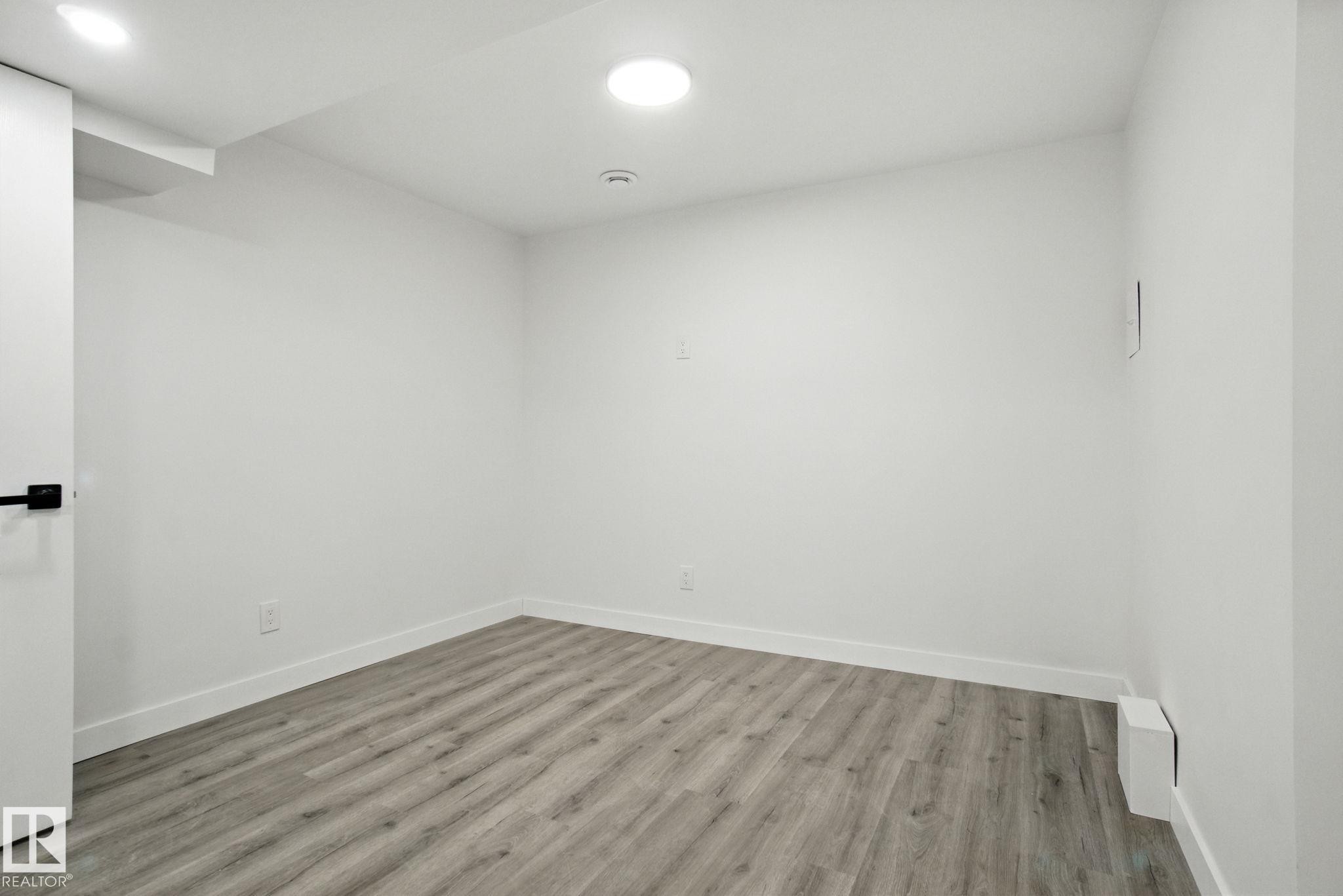 












13218 81 Street

,
Edmonton,




AB
T5C 1N7

